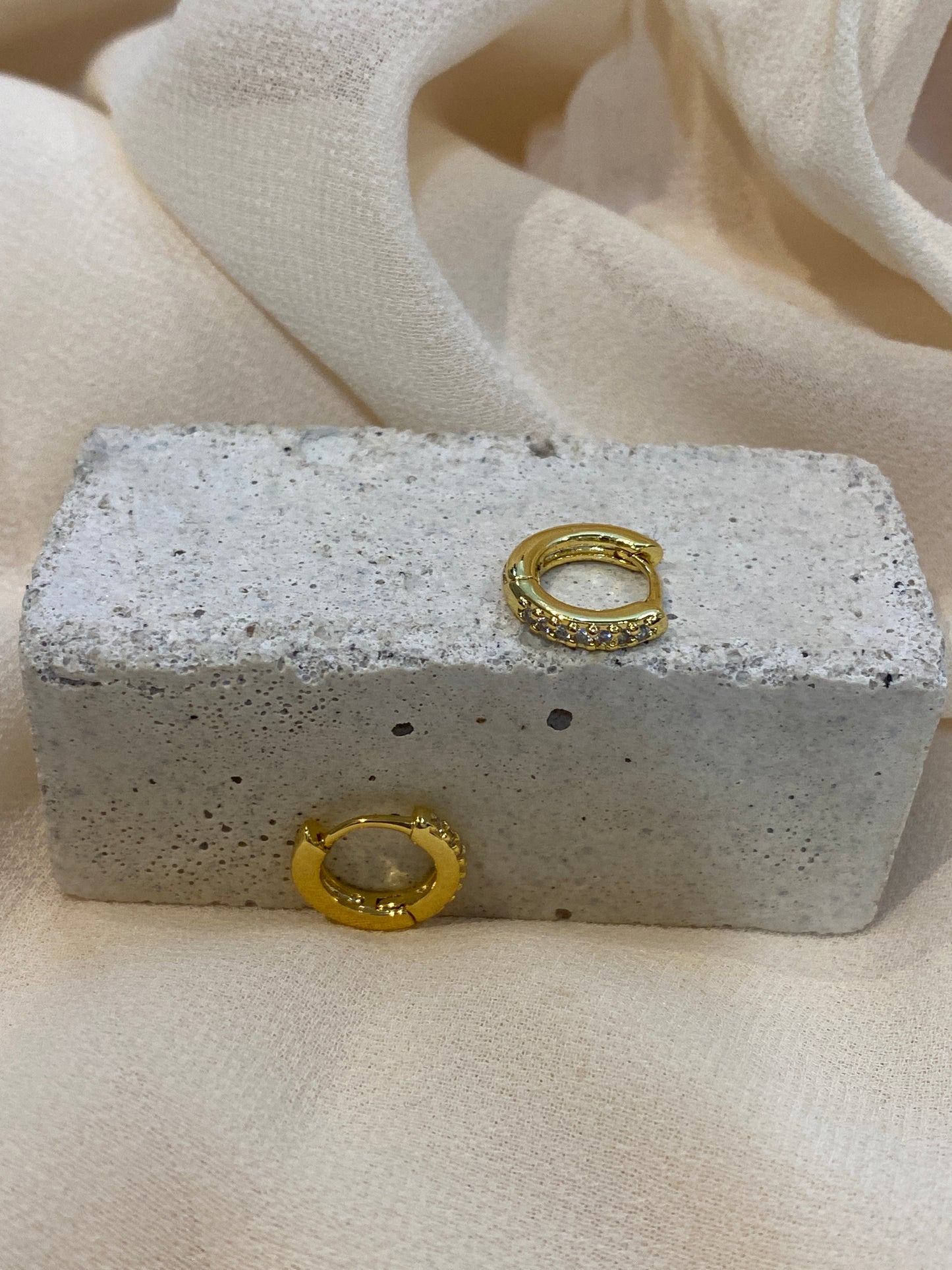 Mini Hoops Zirconias Incrustadas 6mm