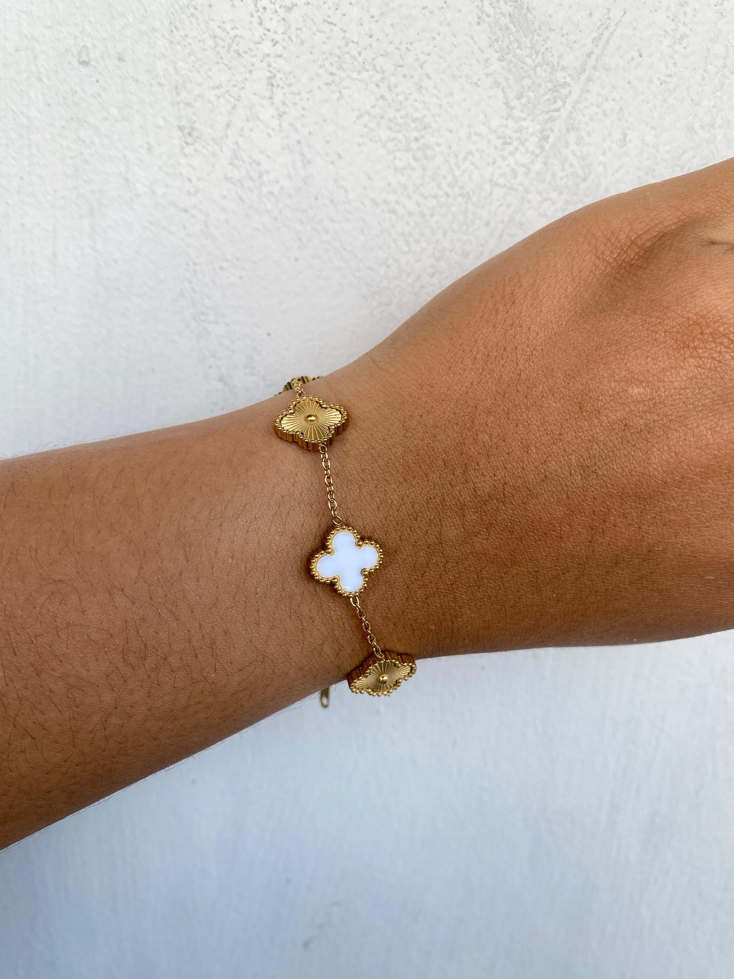 Brazalete Van Cleef Gold / Blanco