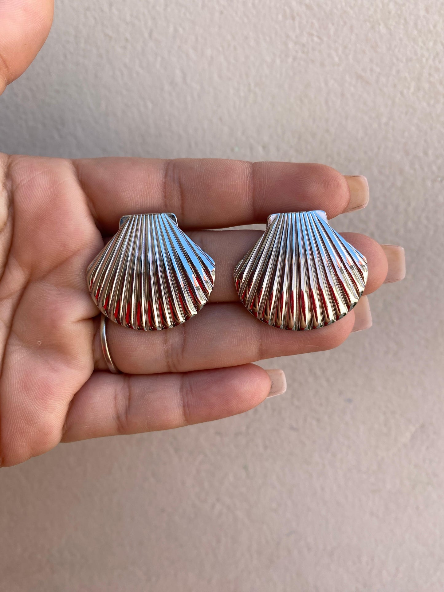 Studs Conchas de Mar Silver