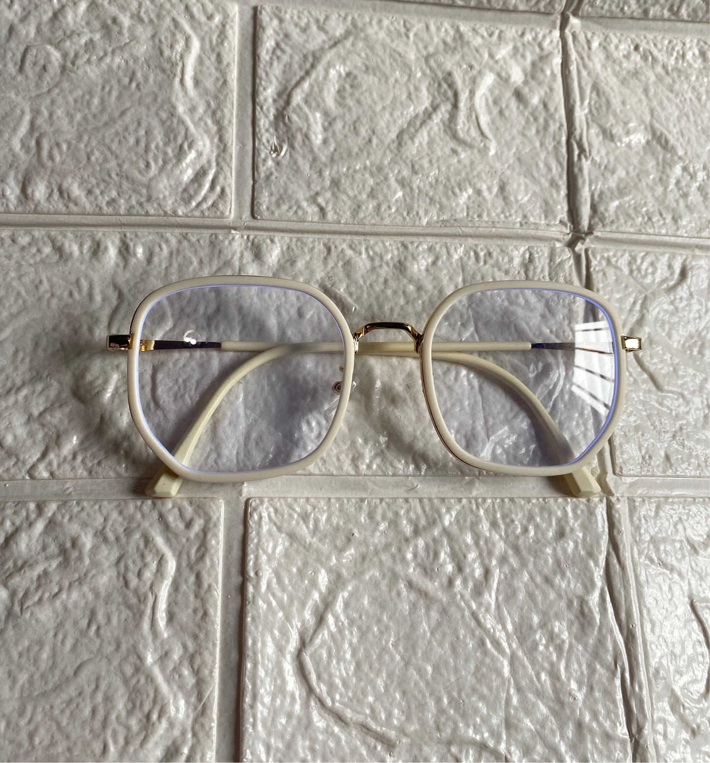 Lentes Semihexagonales Blancos con Dorado