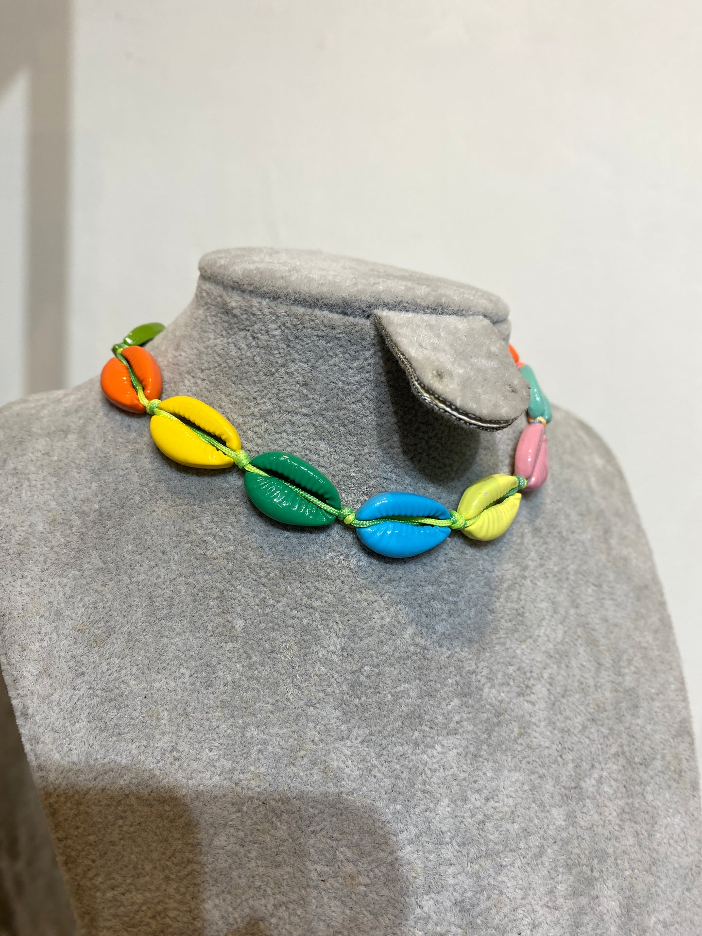 Chocker Seashell Rainbow