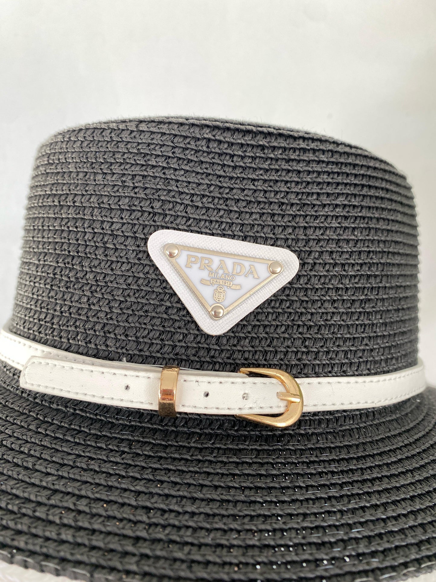 Hat Prada Blanco y Negro Nuevo