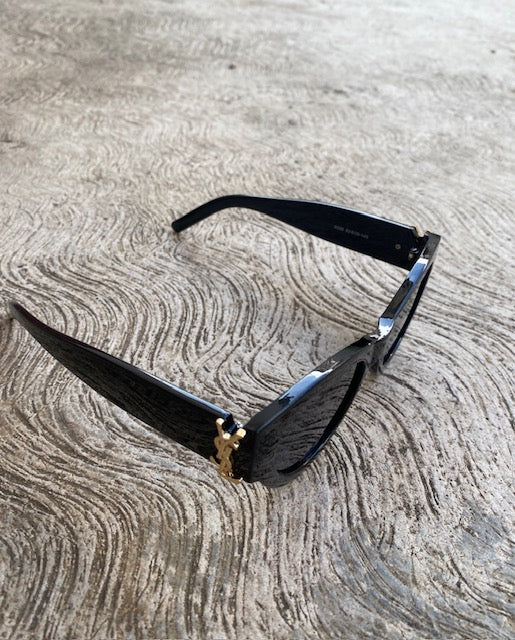 Lentes YSL negros pequeños