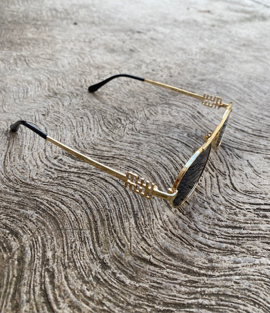 Lentes Miu Miu en tendencia color negro