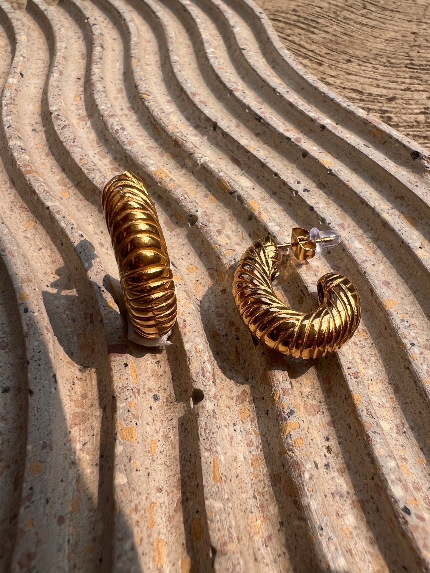 Hoops Gold Twist Alargadas Small