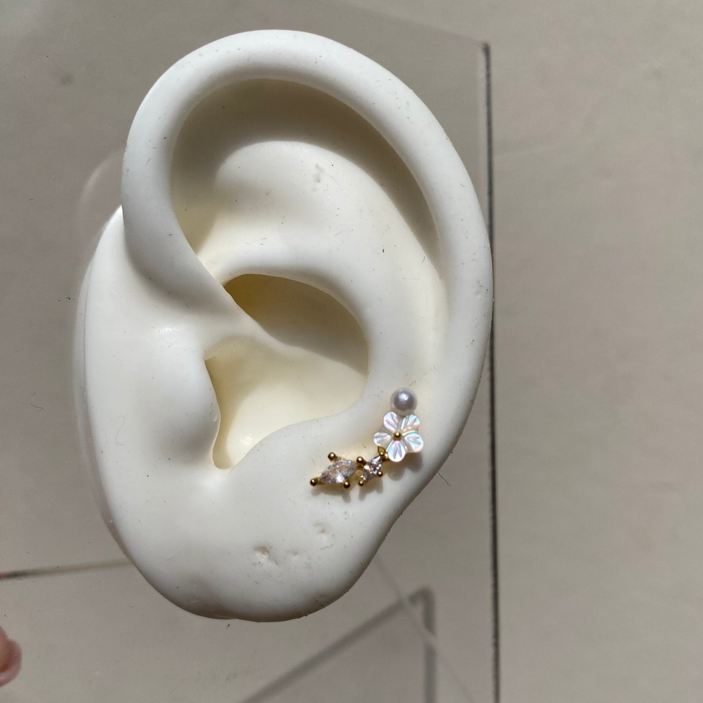 Piercing Flores White