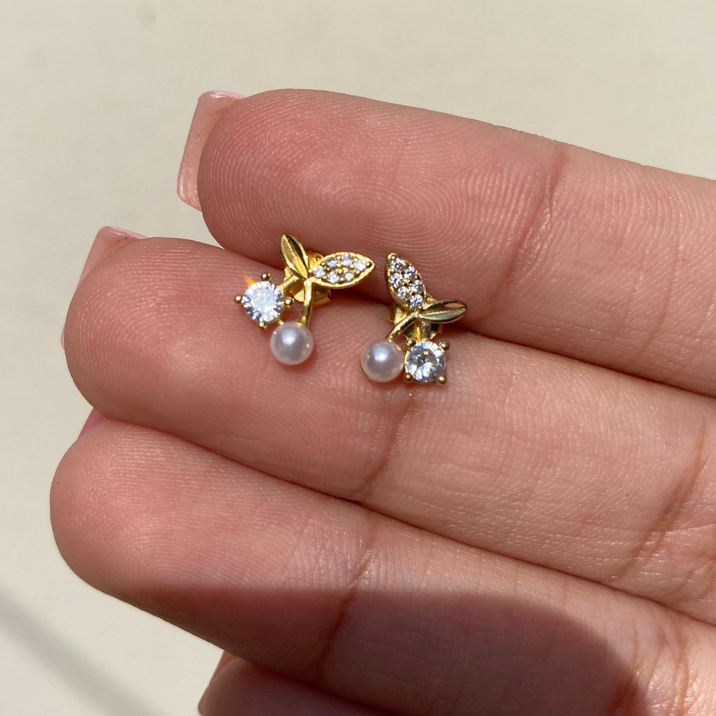 Studs Golden Cherries