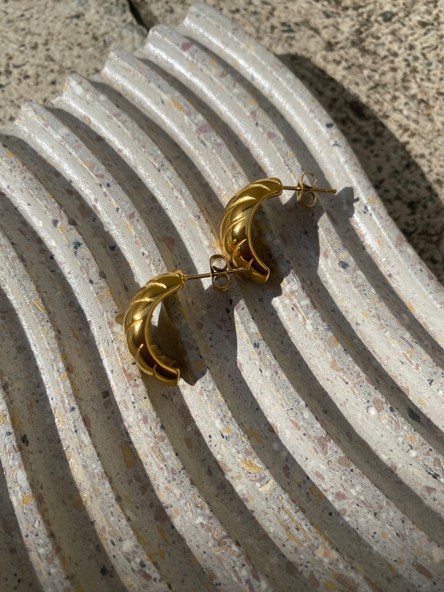 Hoops Croissant Gold