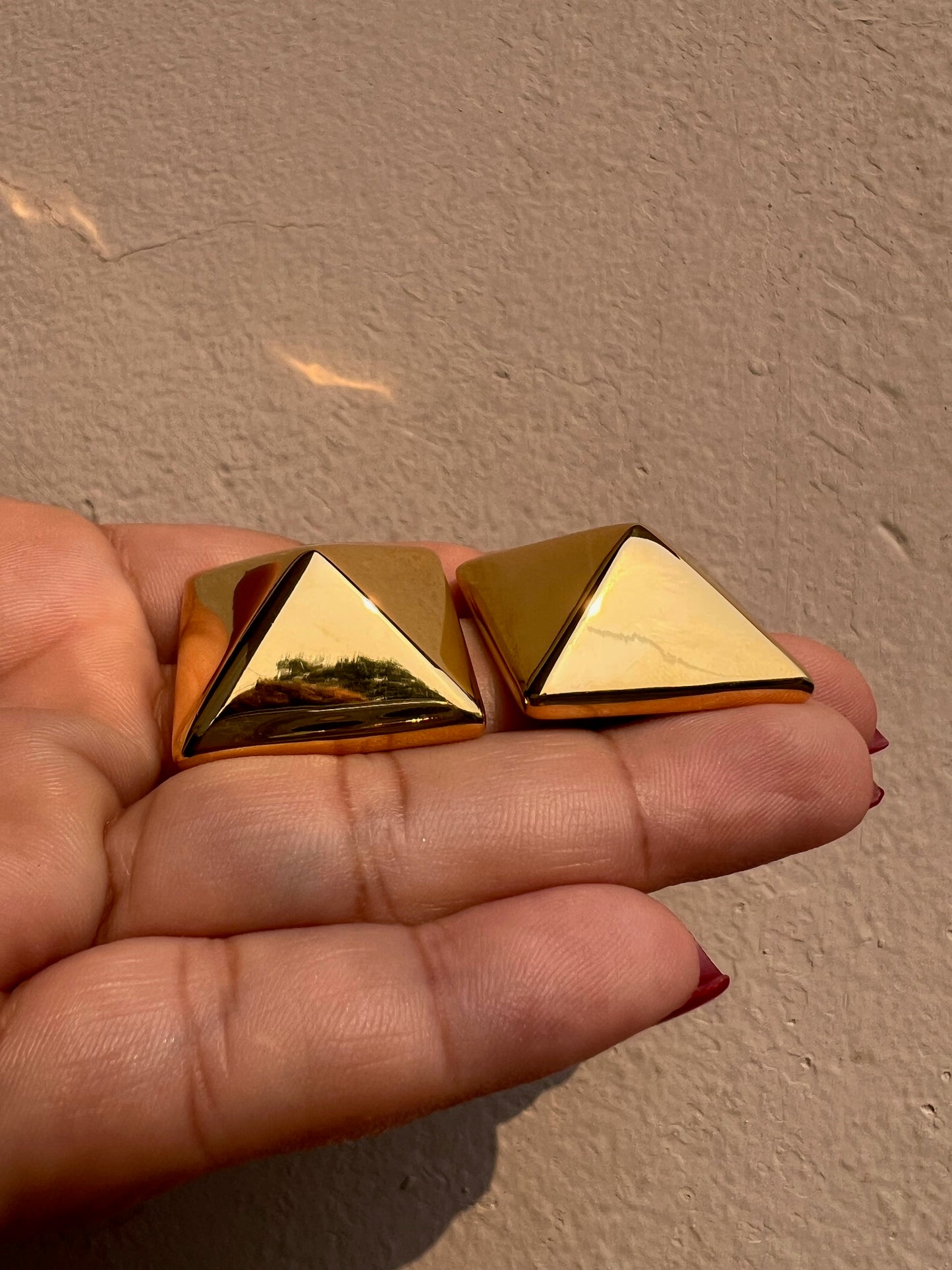 Aritos piramide gold