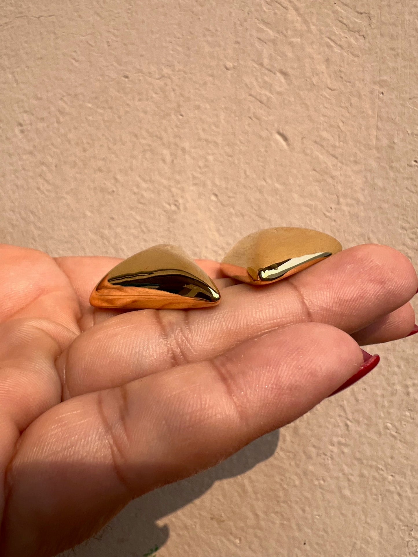 Studs Triangulo Gold