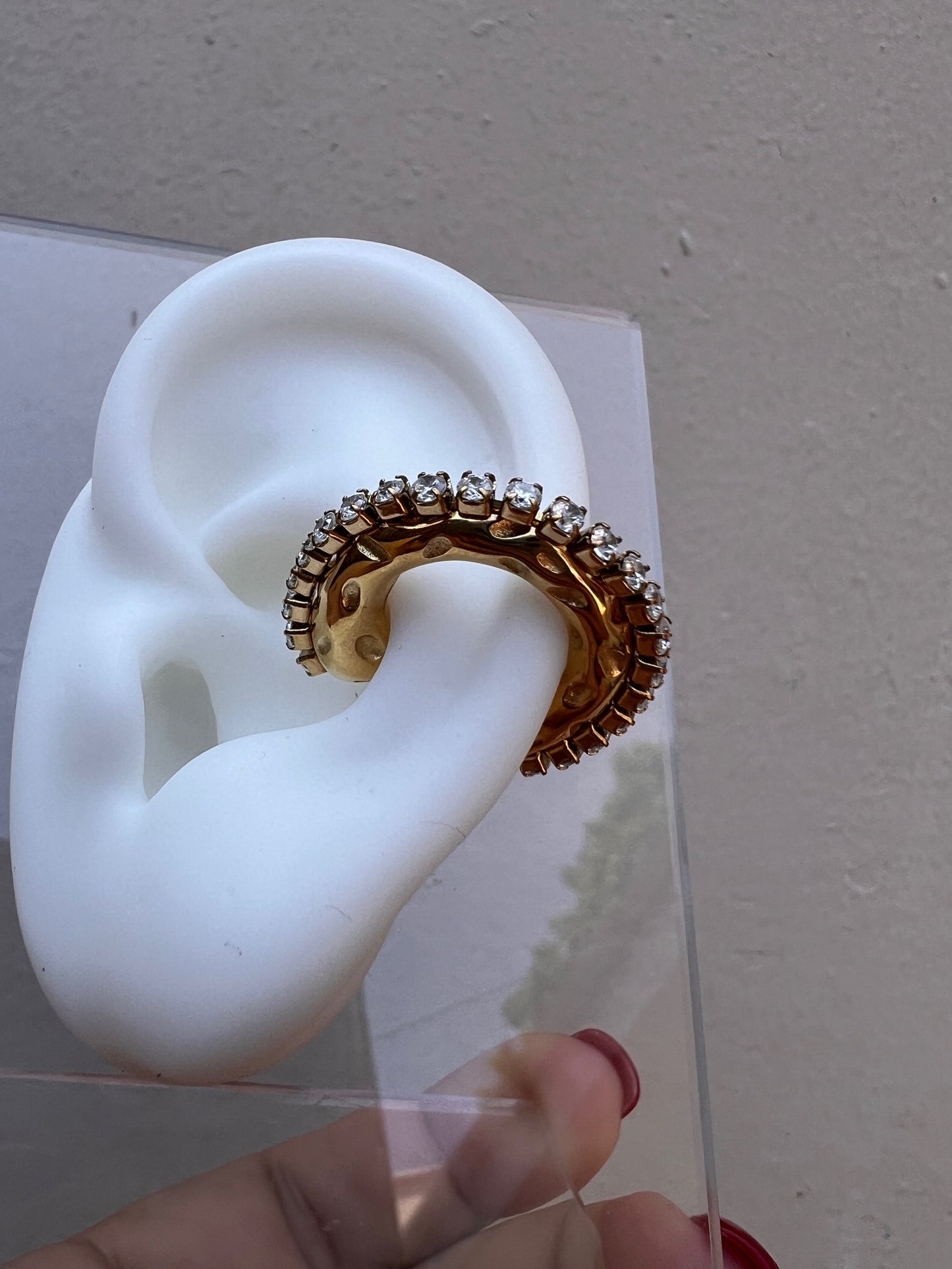 Ear cuff gold textura con brillante