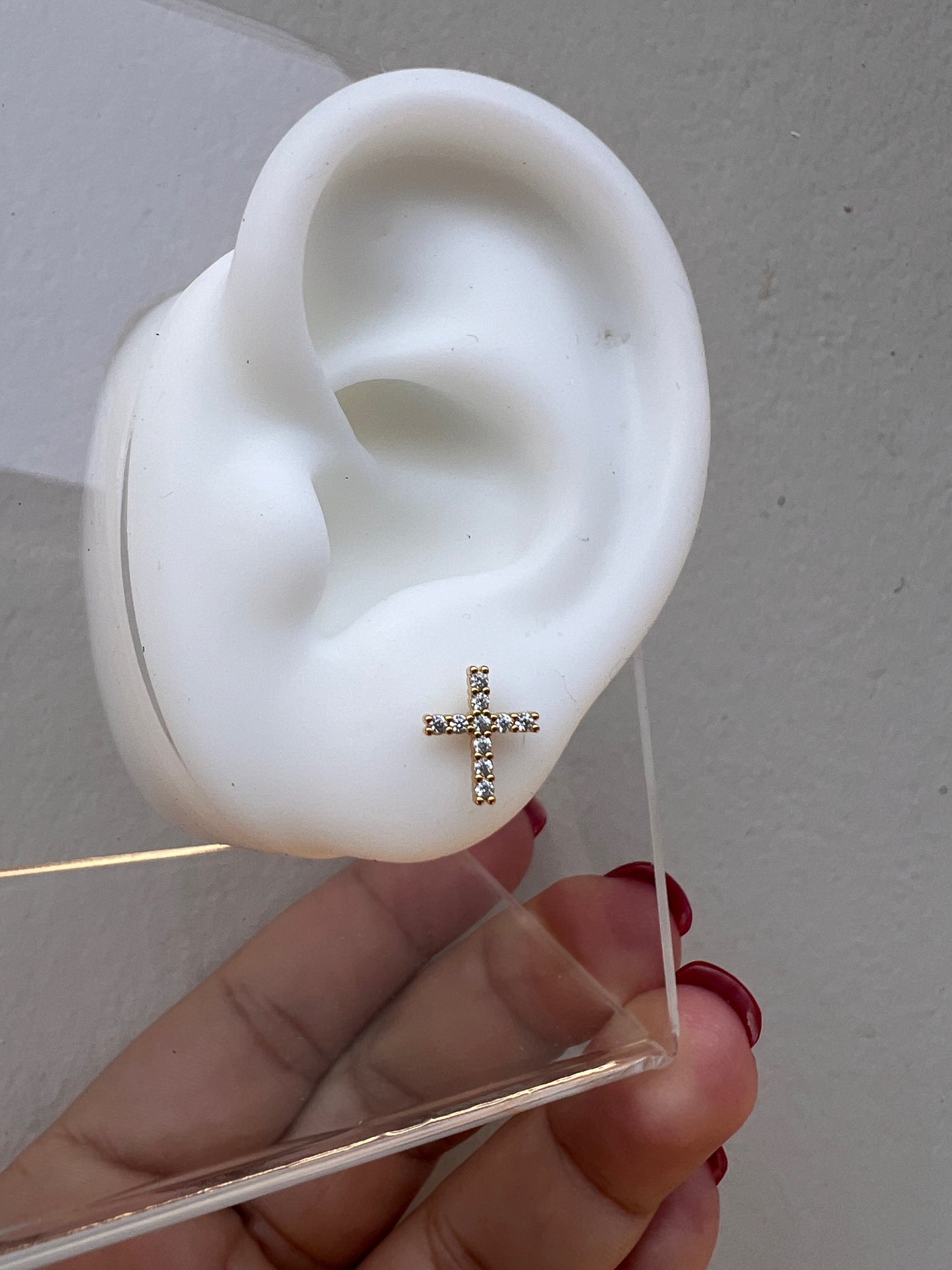 Piercing gold cruz brillante