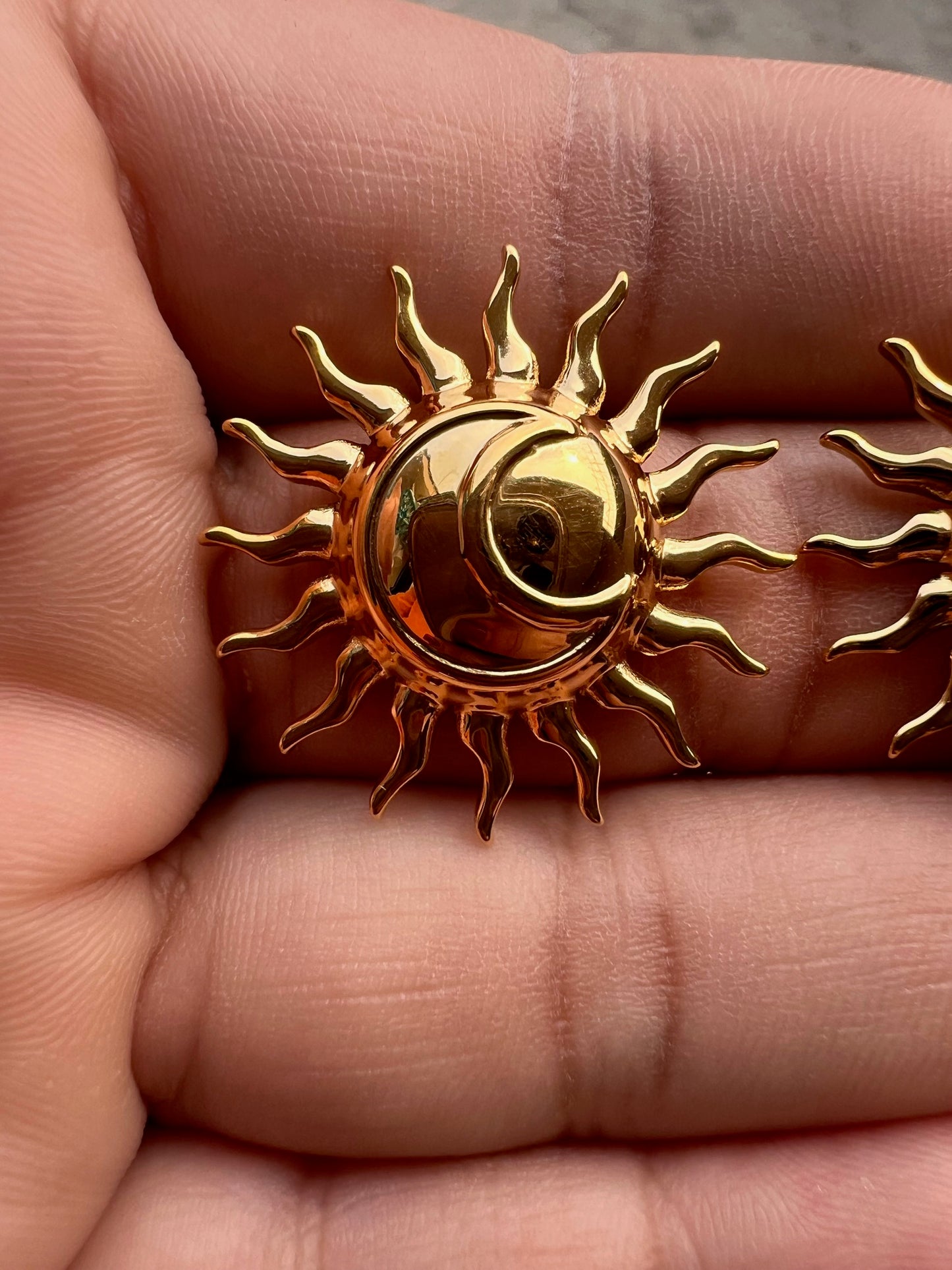 Studs sol con luna gold