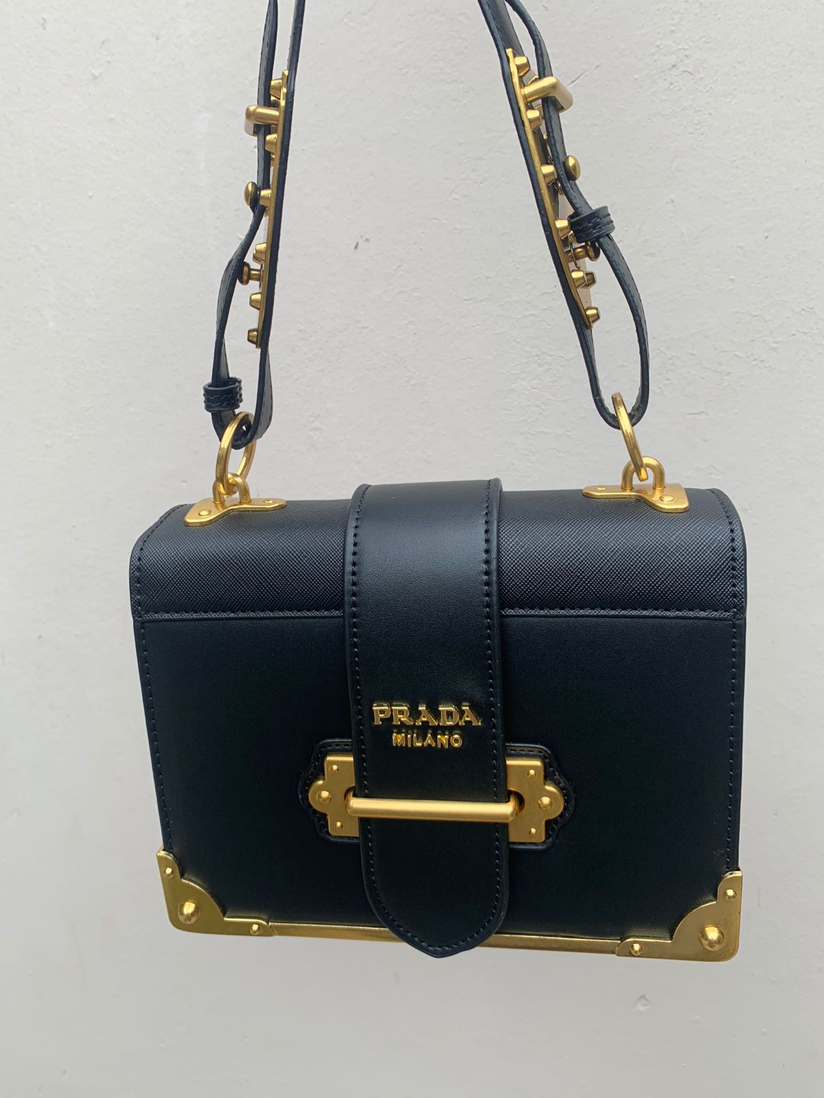 Cartera Prada Black & Gold