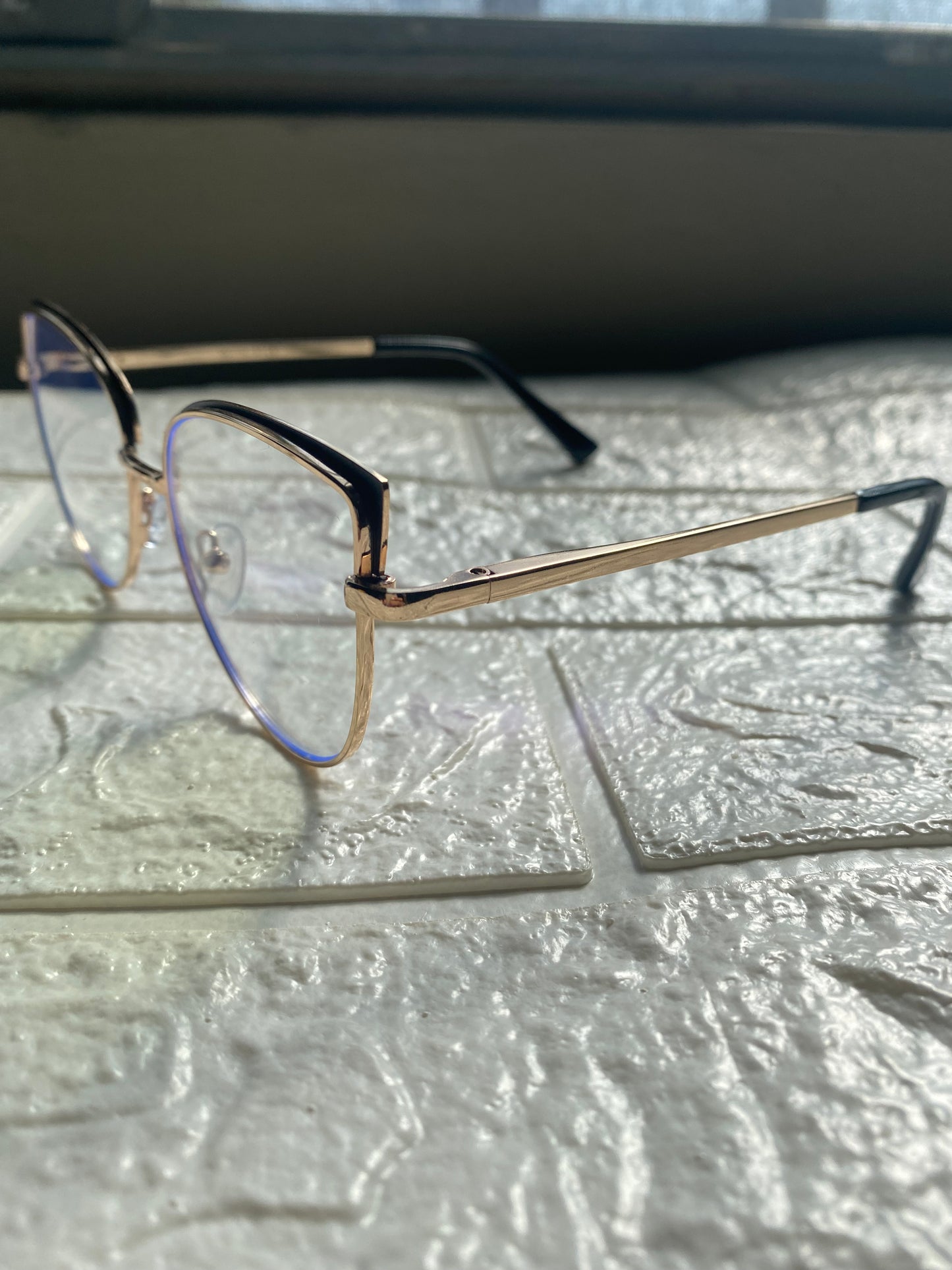 Lentes Cat Eye Gold con Mini Triangulos Negros