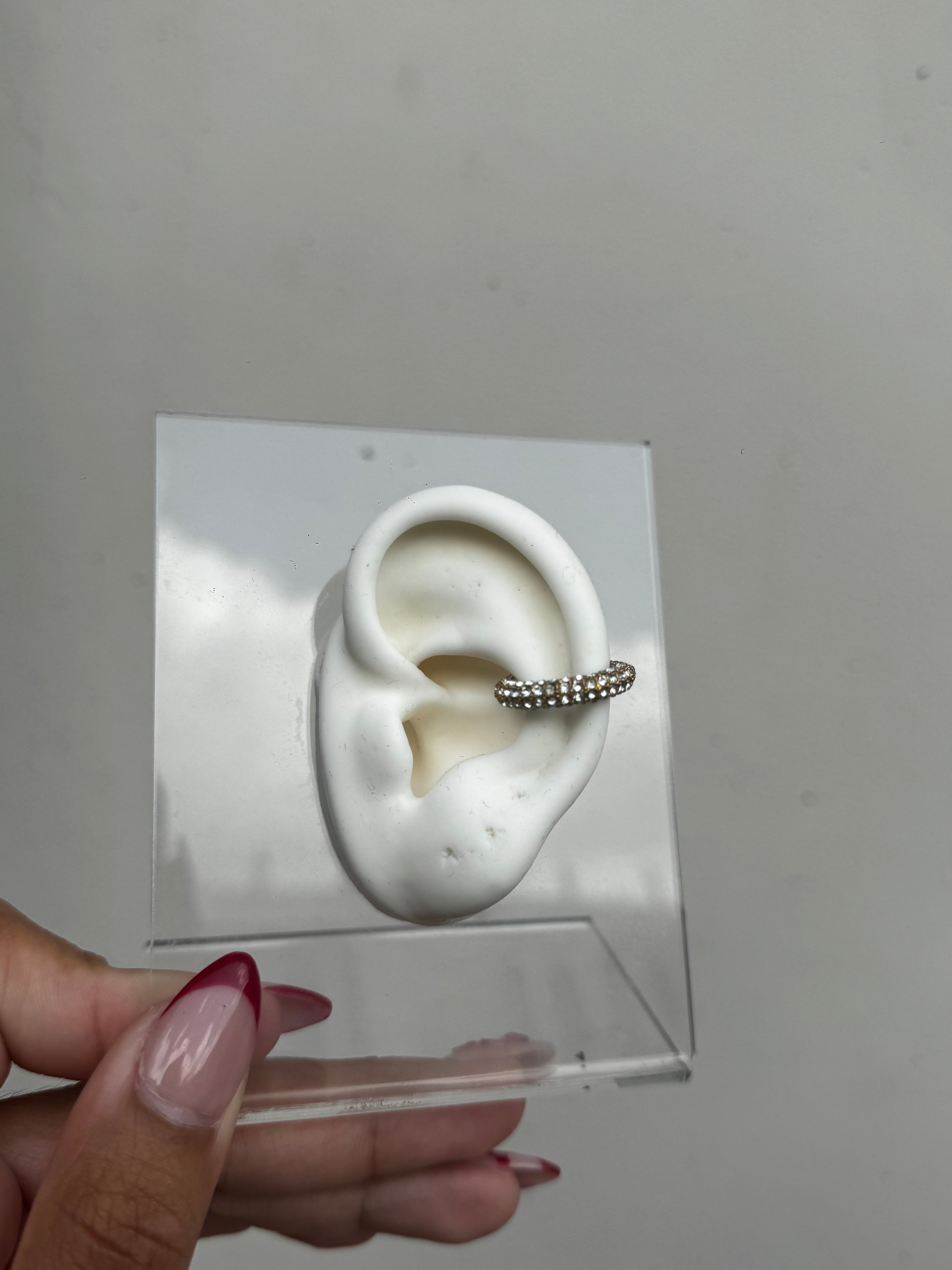 Earcuff Gold Lleno de Zirconias