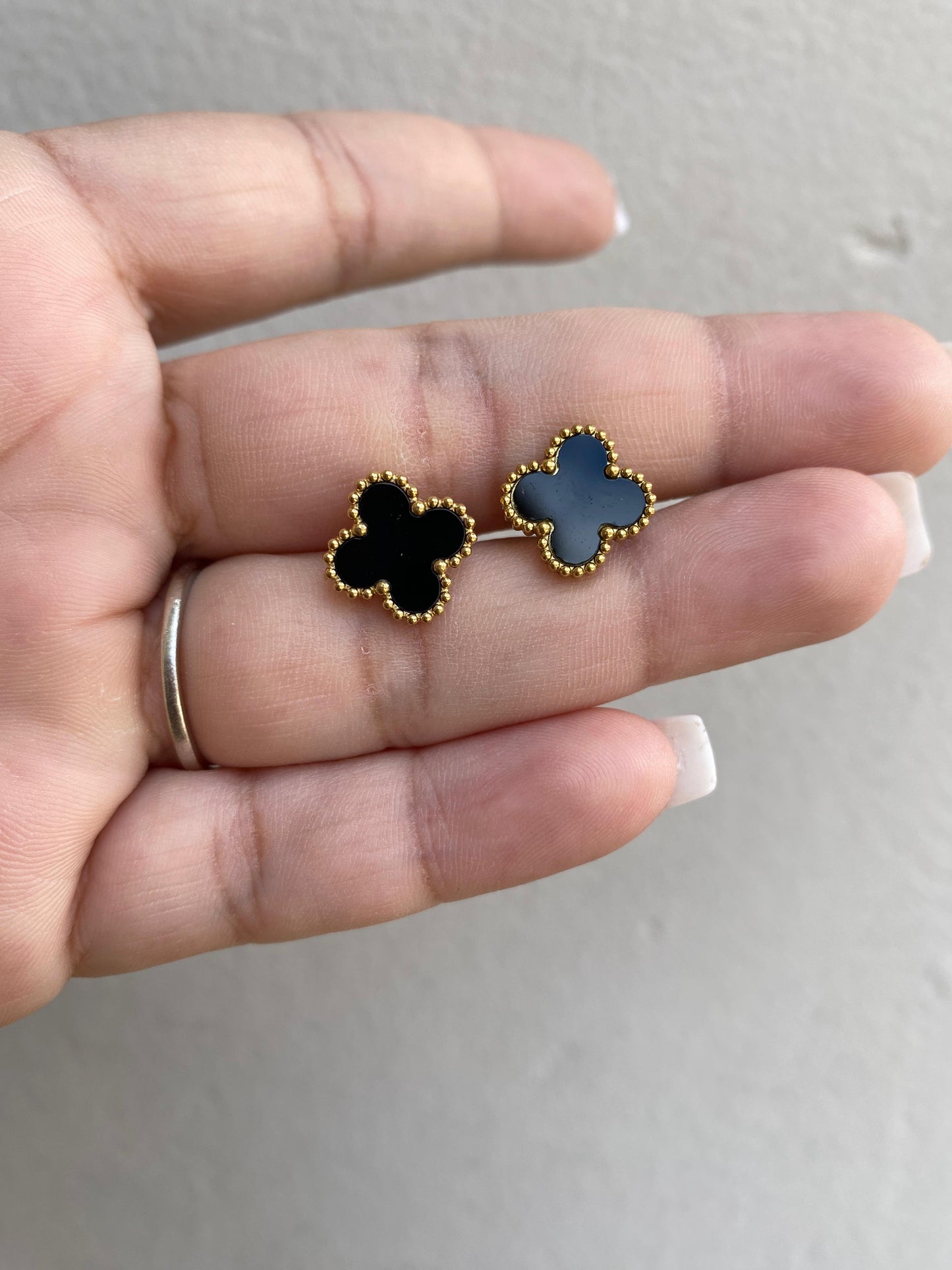 Studs Van Cleef Black