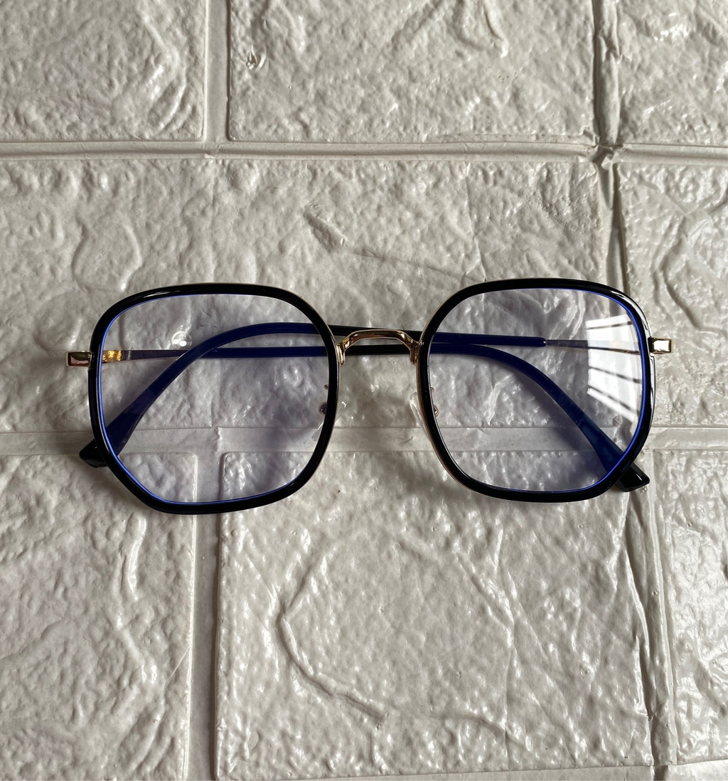 Lentes Semicuadrados Negros con Dorado