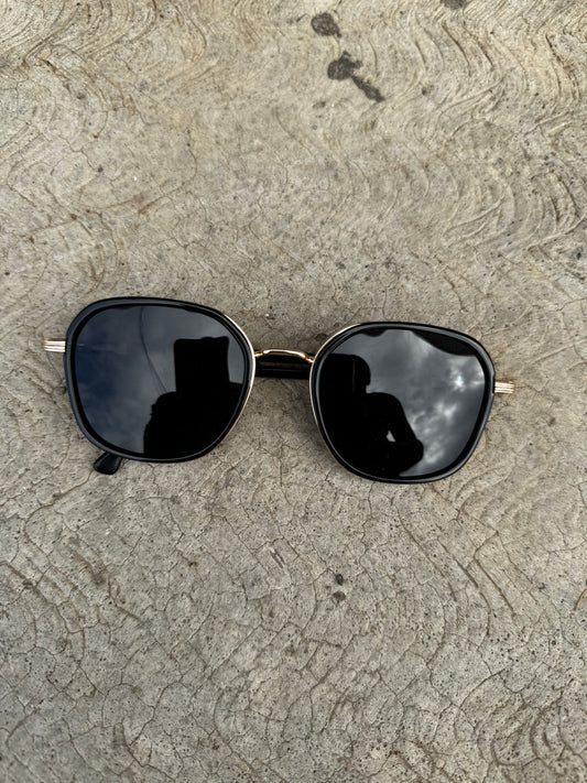 Lentes de Sol Semiredondo Negro
