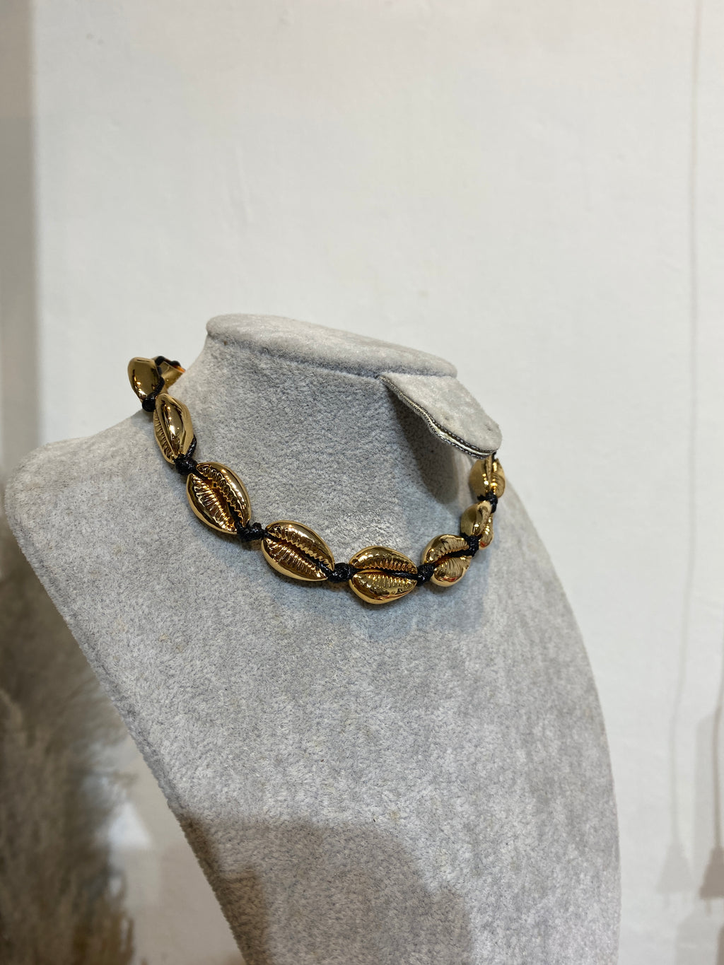 Chocker Conchas de Mar Gold/Negro