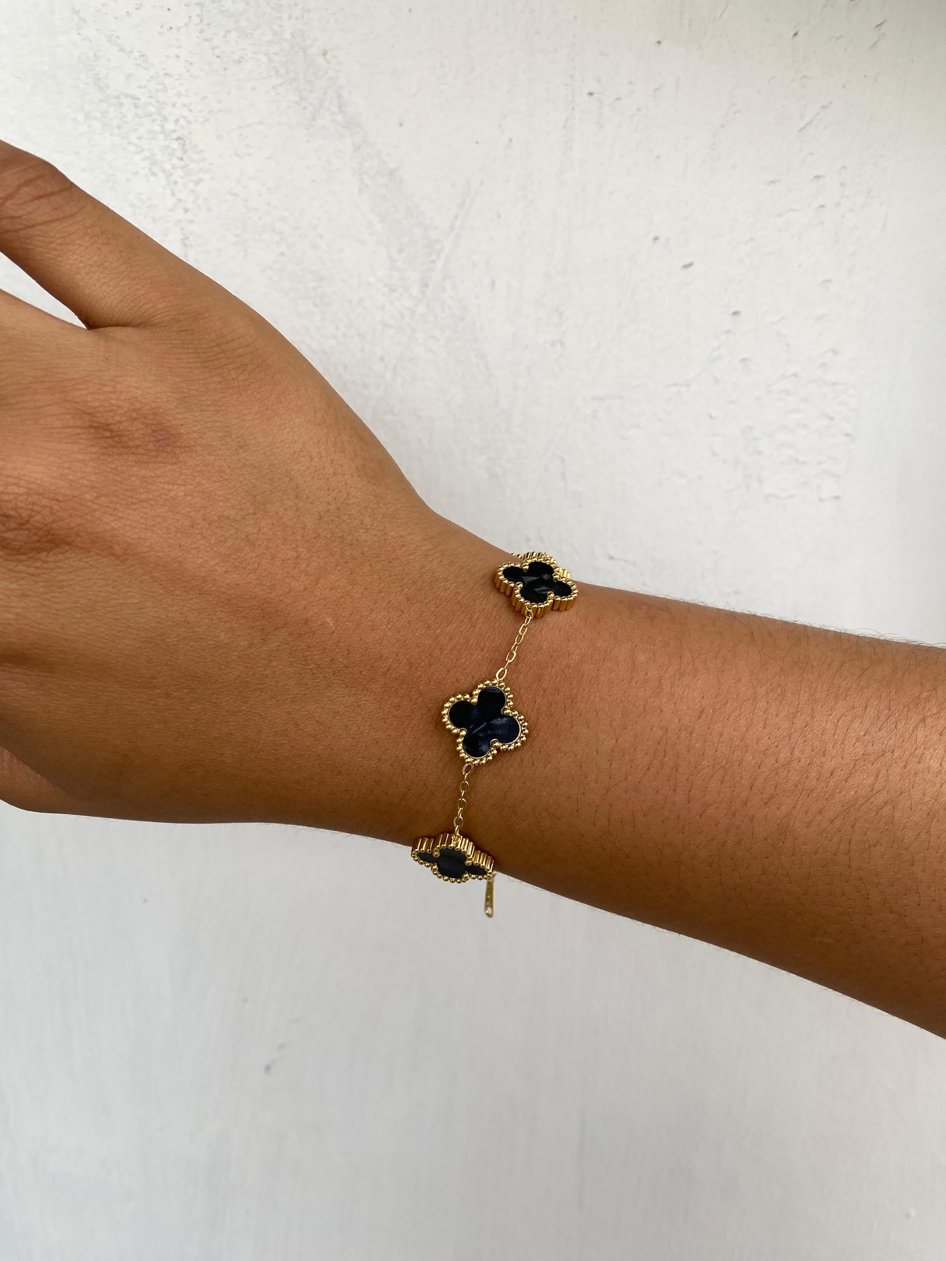 Brazalete Van Cleef Gold solo Treboles Negros