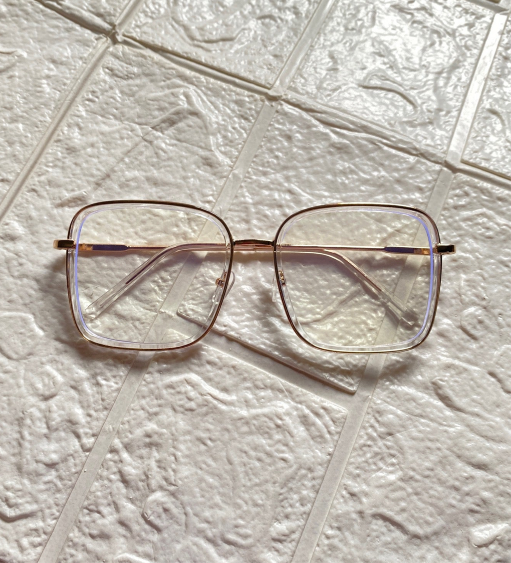 Lentes Cuadrados Clear con Detalles Gold