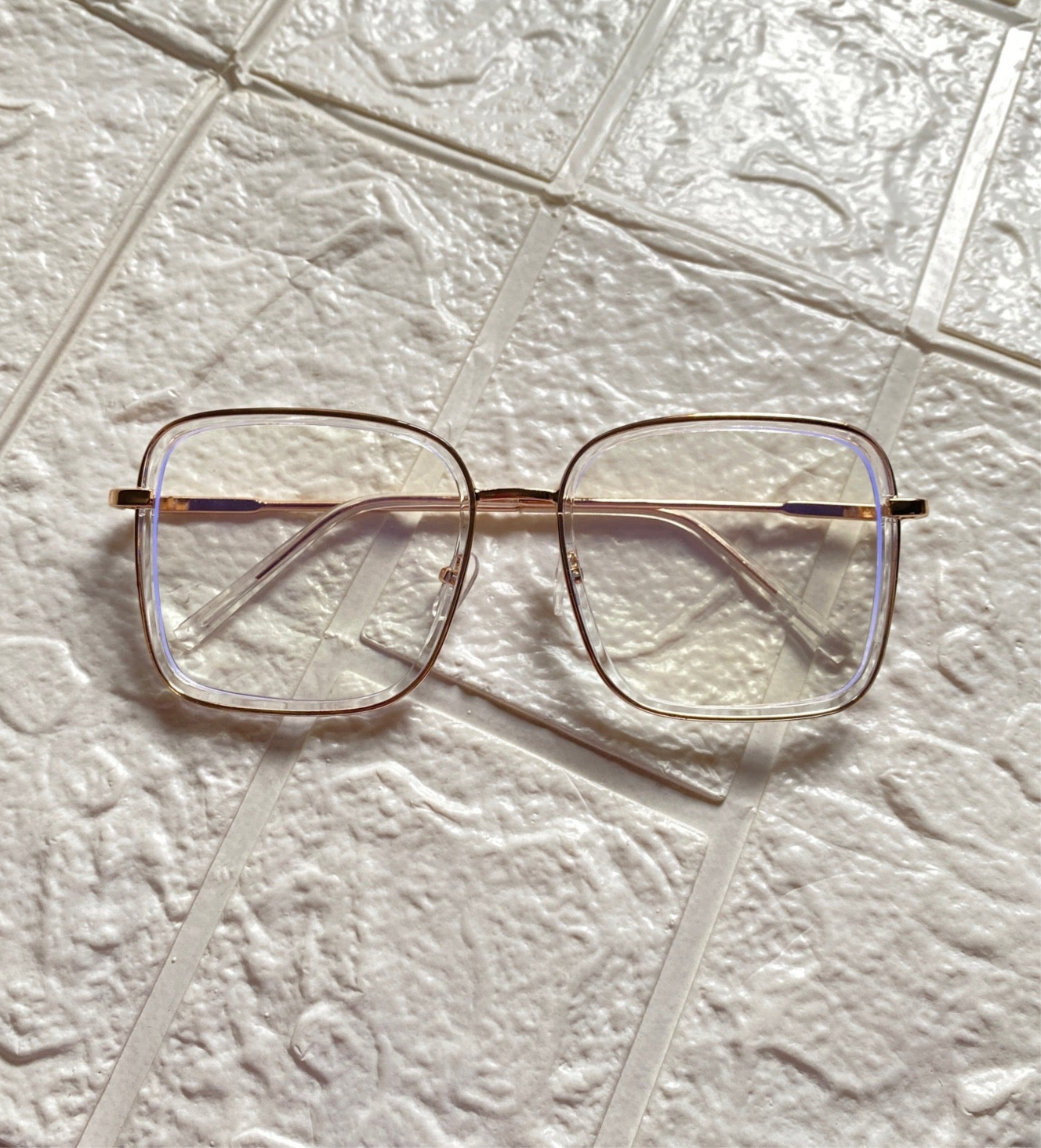 Lentes Cuadrados Clear con Detalles Gold