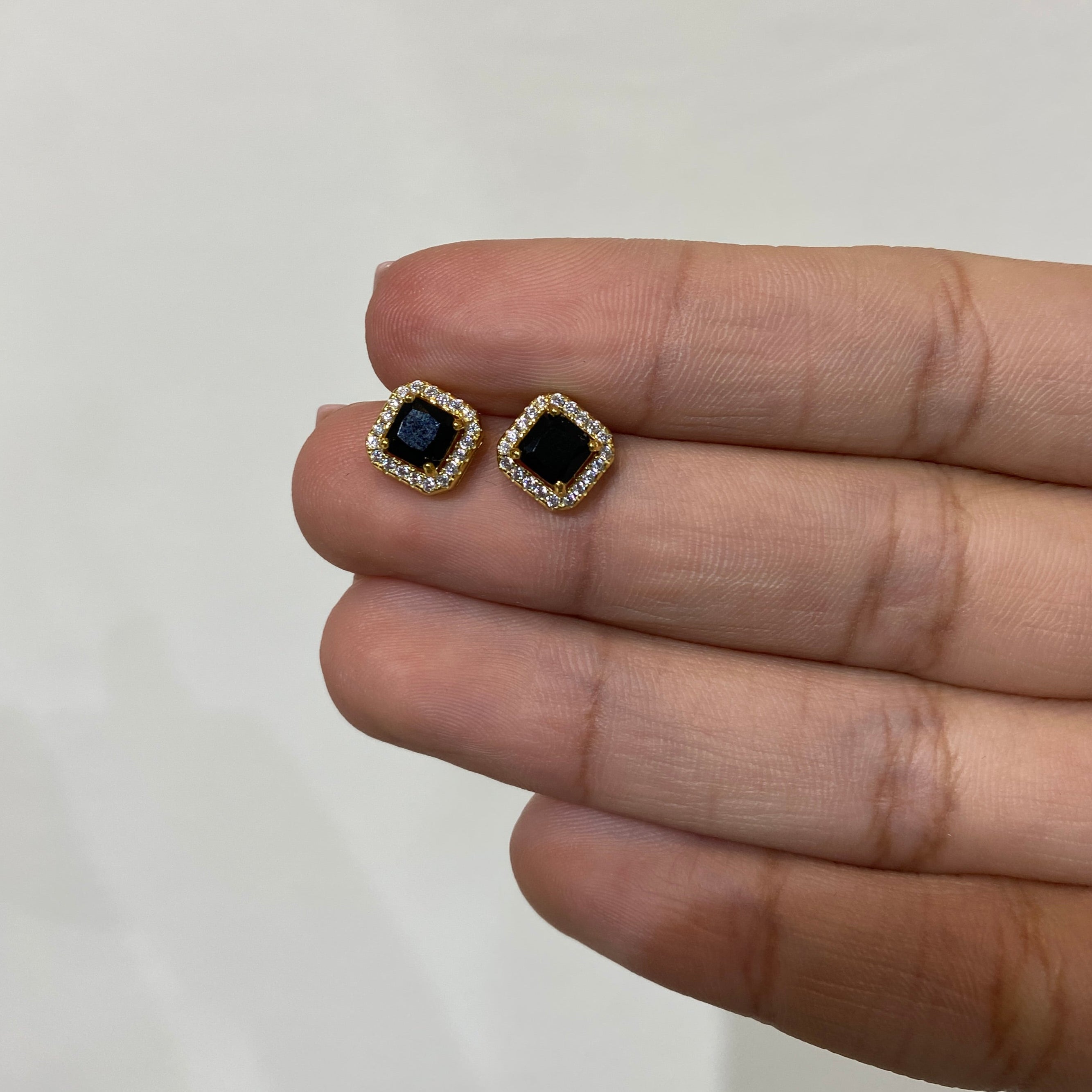 Studs Negros Fancy