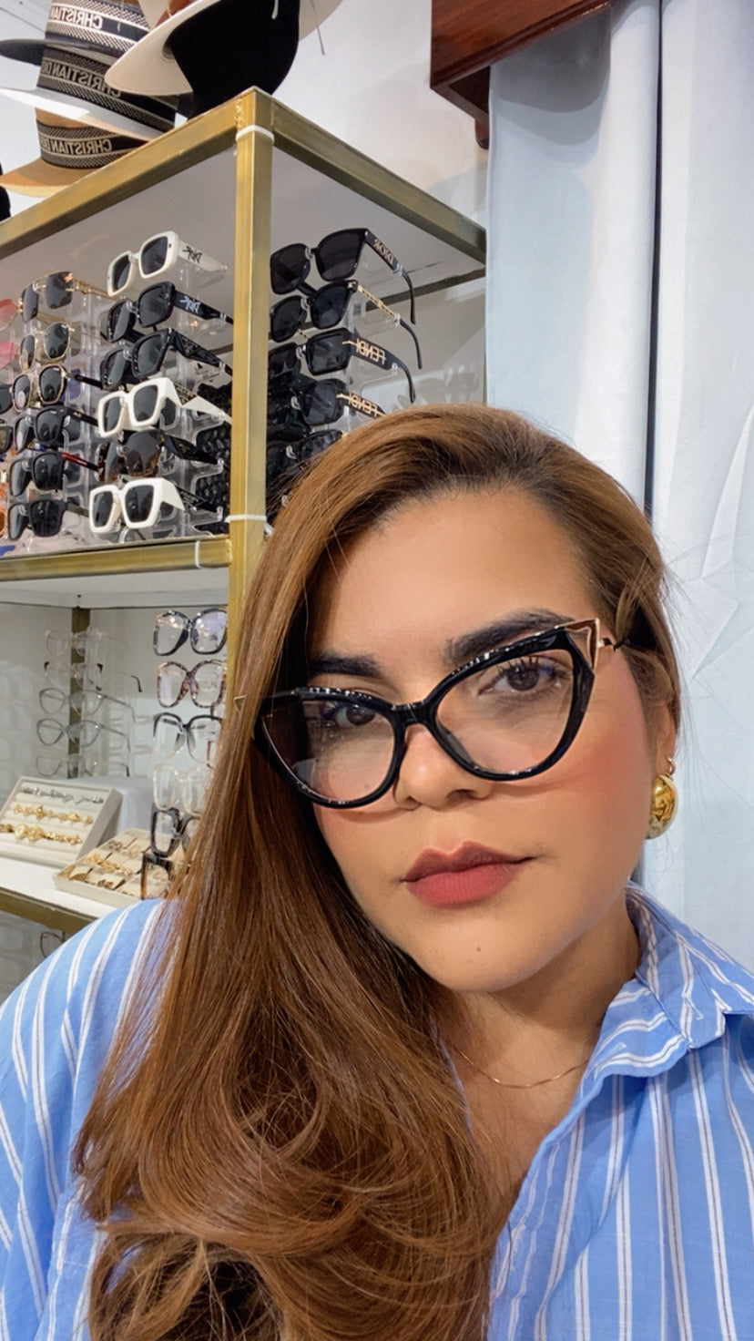 Lentes Fine Cat Eye Negros Esquinas de Metal Gold