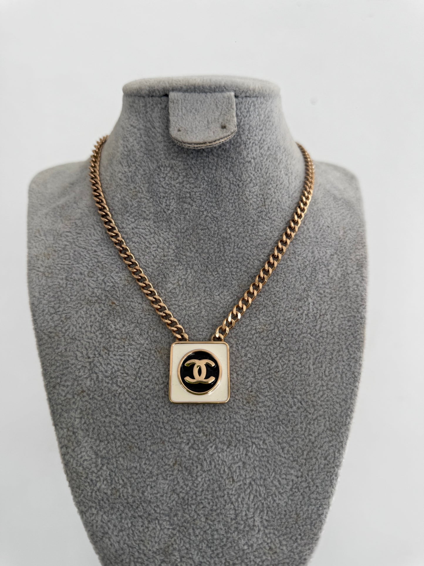 Necklace Chanel Blanco y Negro