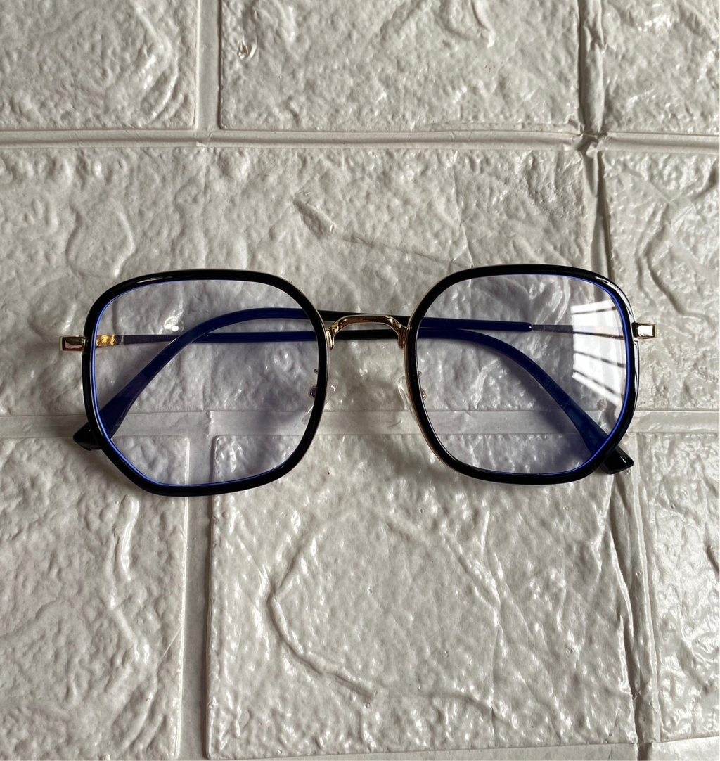 Lentes Semicuadrados Negros con Dorado