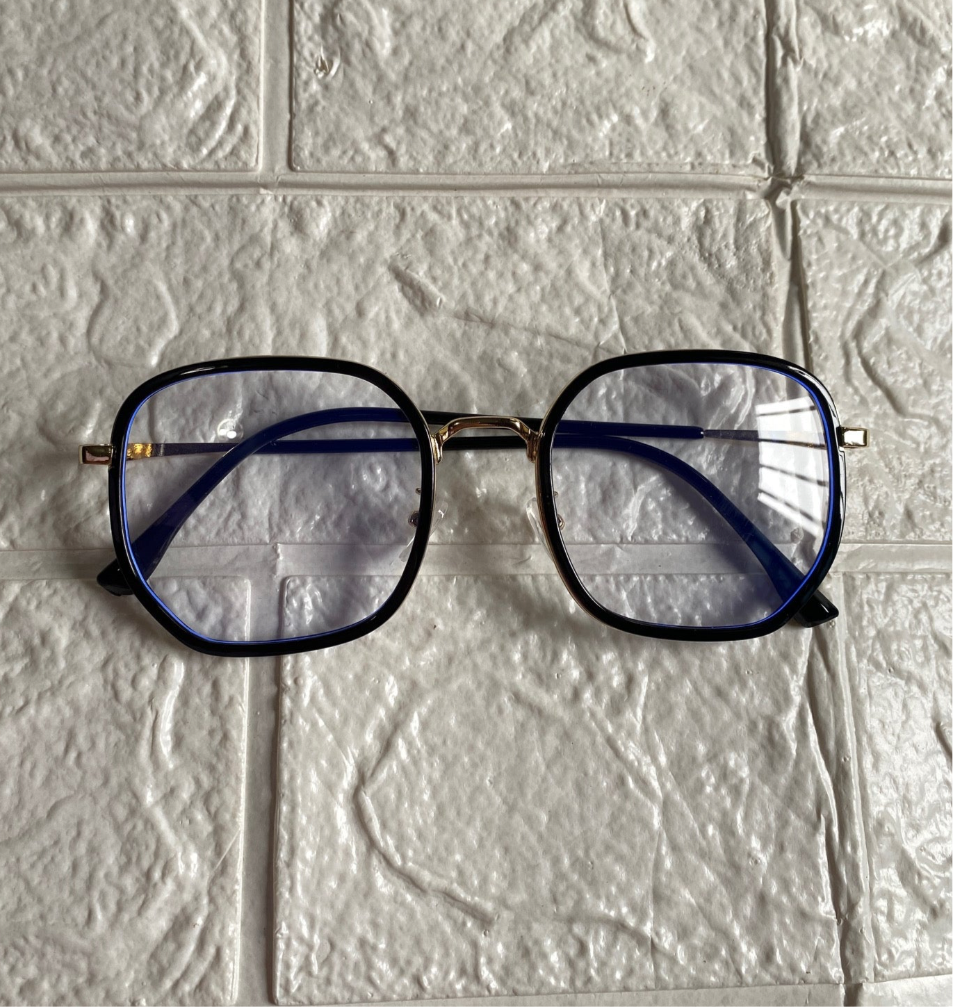 Lentes Semicuadrados Negros con Dorado