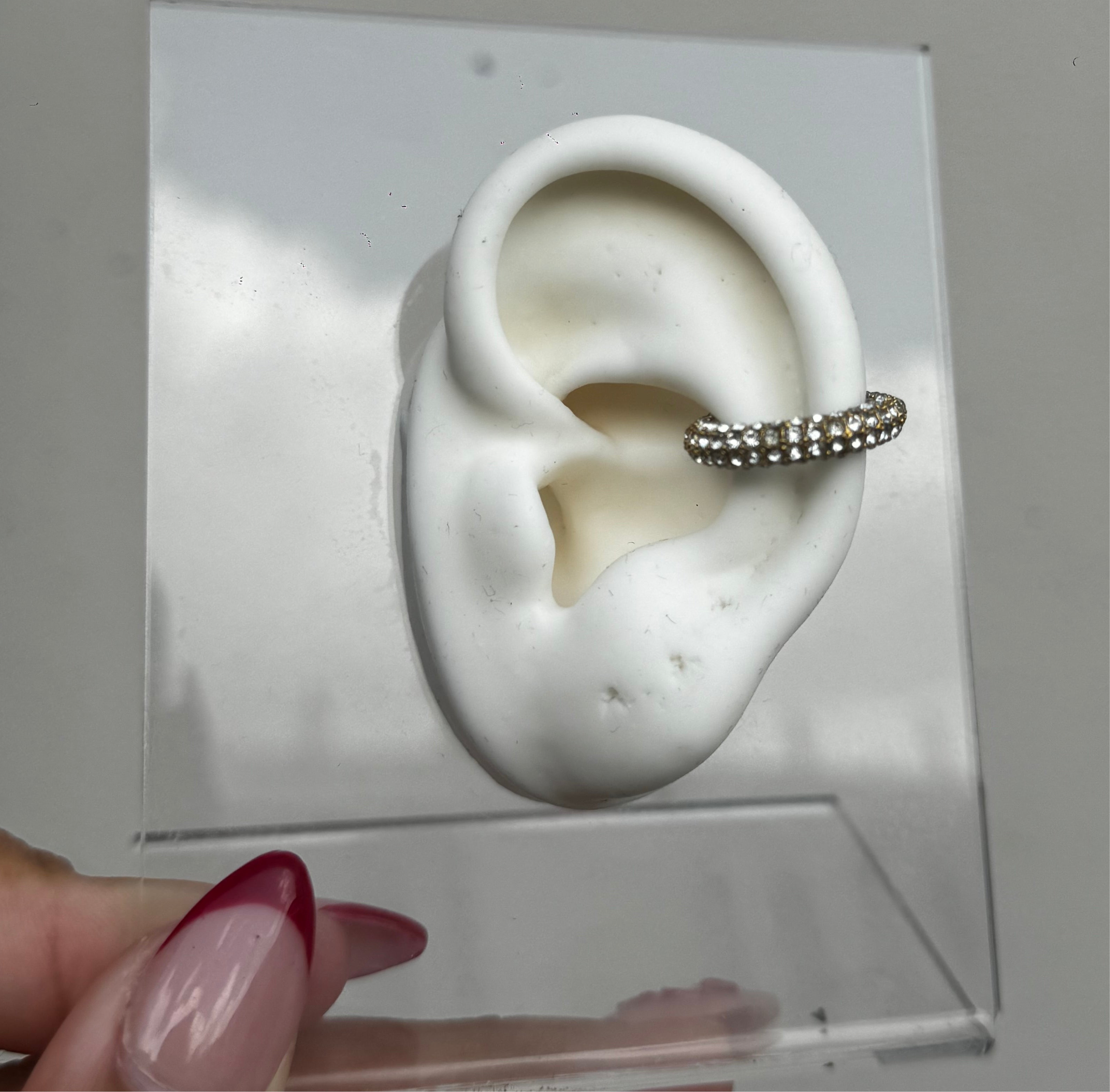 Earcuff Gold Lleno de Zirconias