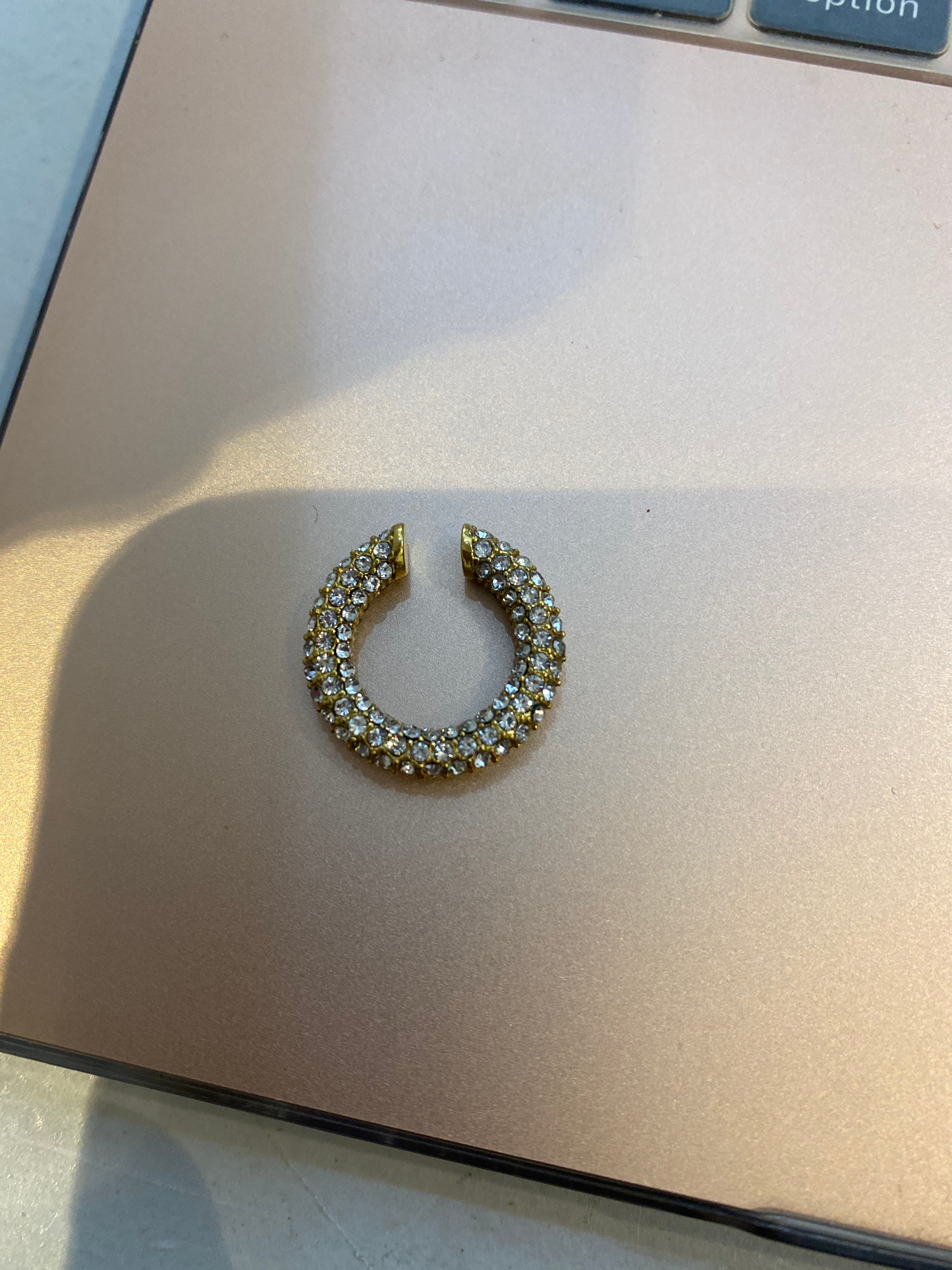 Earcuff Gold Lleno de Zirconias
