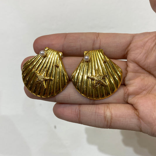 Studs Conchas con Charms