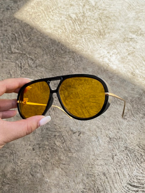 Lente Aviador Grande Naranja Aro Negro Patillas Metal Gold