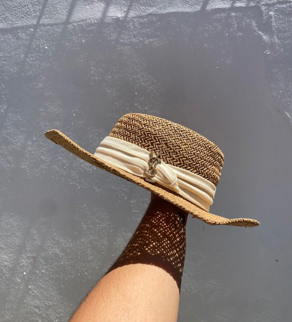 Hat YSL Cafe con Beige