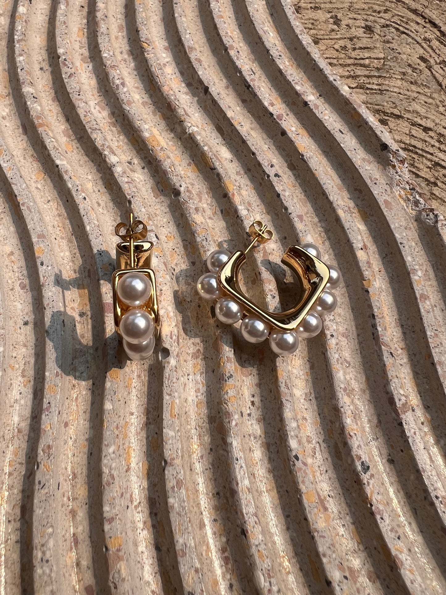 Hoops gold cuadradas con perlas
