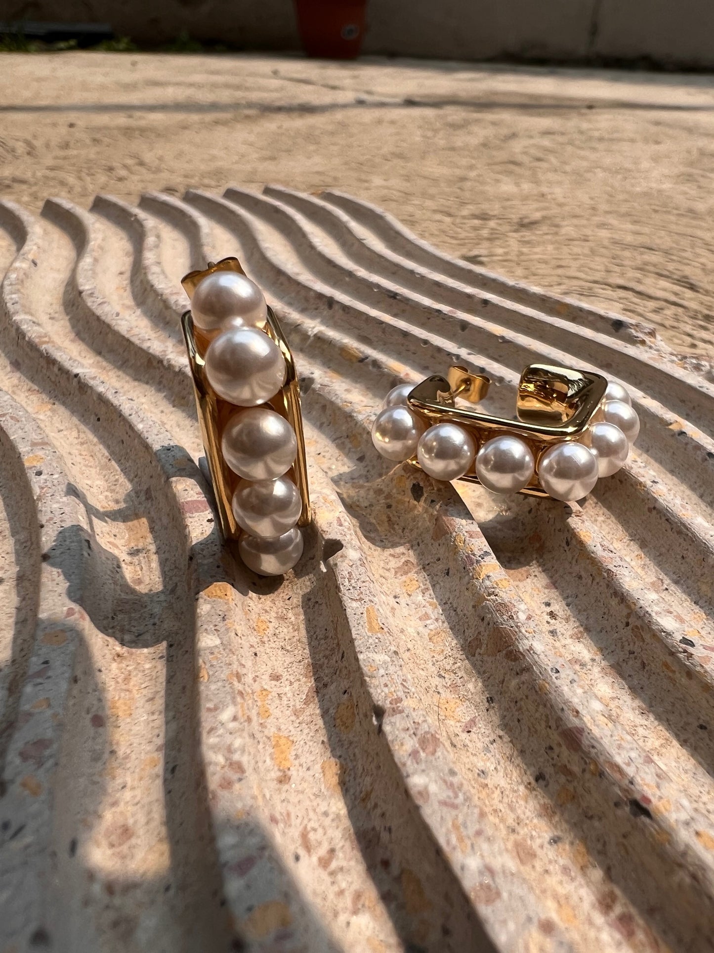 Hoops gold cuadradas con perlas