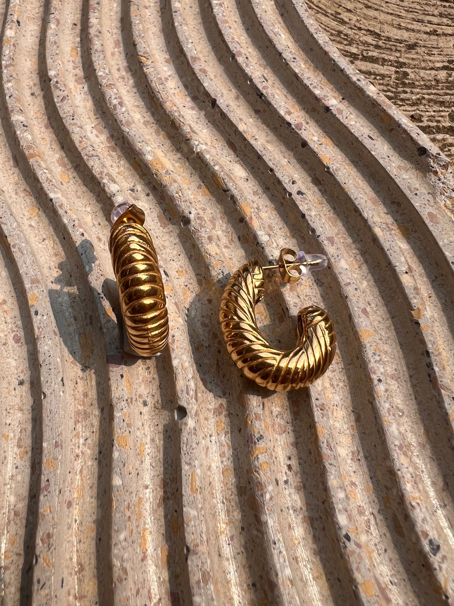 Hoops Gold Twist Alargadas Small