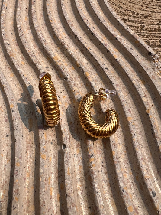 Hoops Gold Twist Alargadas Small
