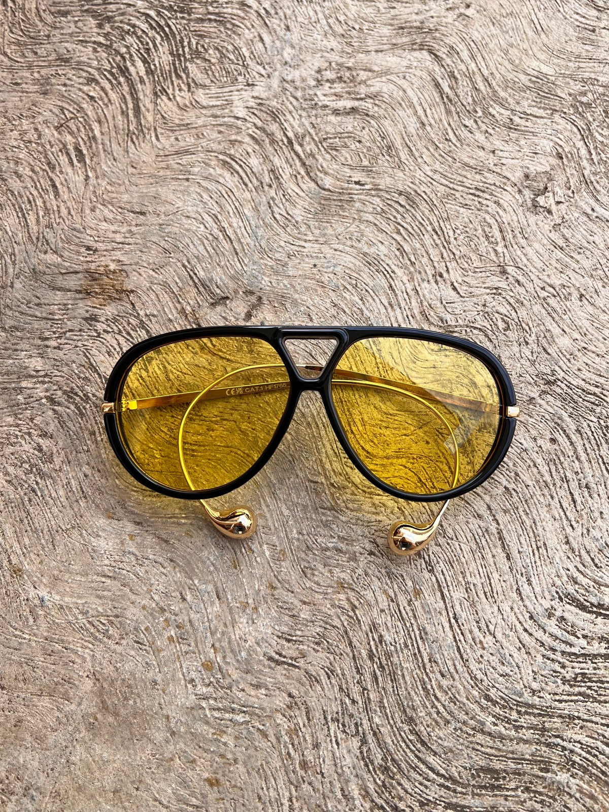 Lentes Aviadores Amarillo Aro Negro Patillas Gold Gota Extremo