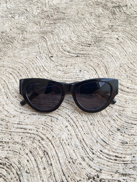 Lentes YSL negros pequeños