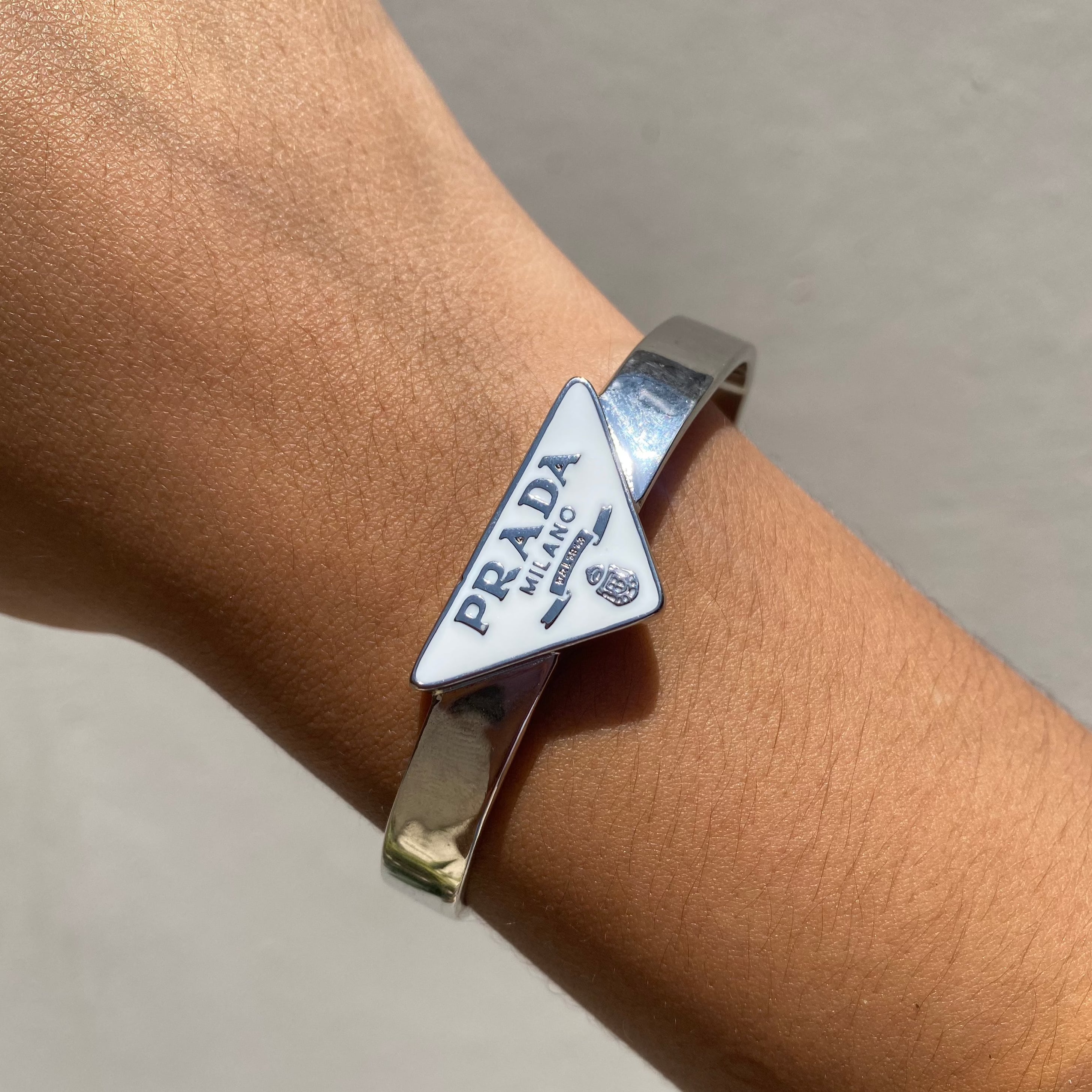 Bangle PRADA Blanca