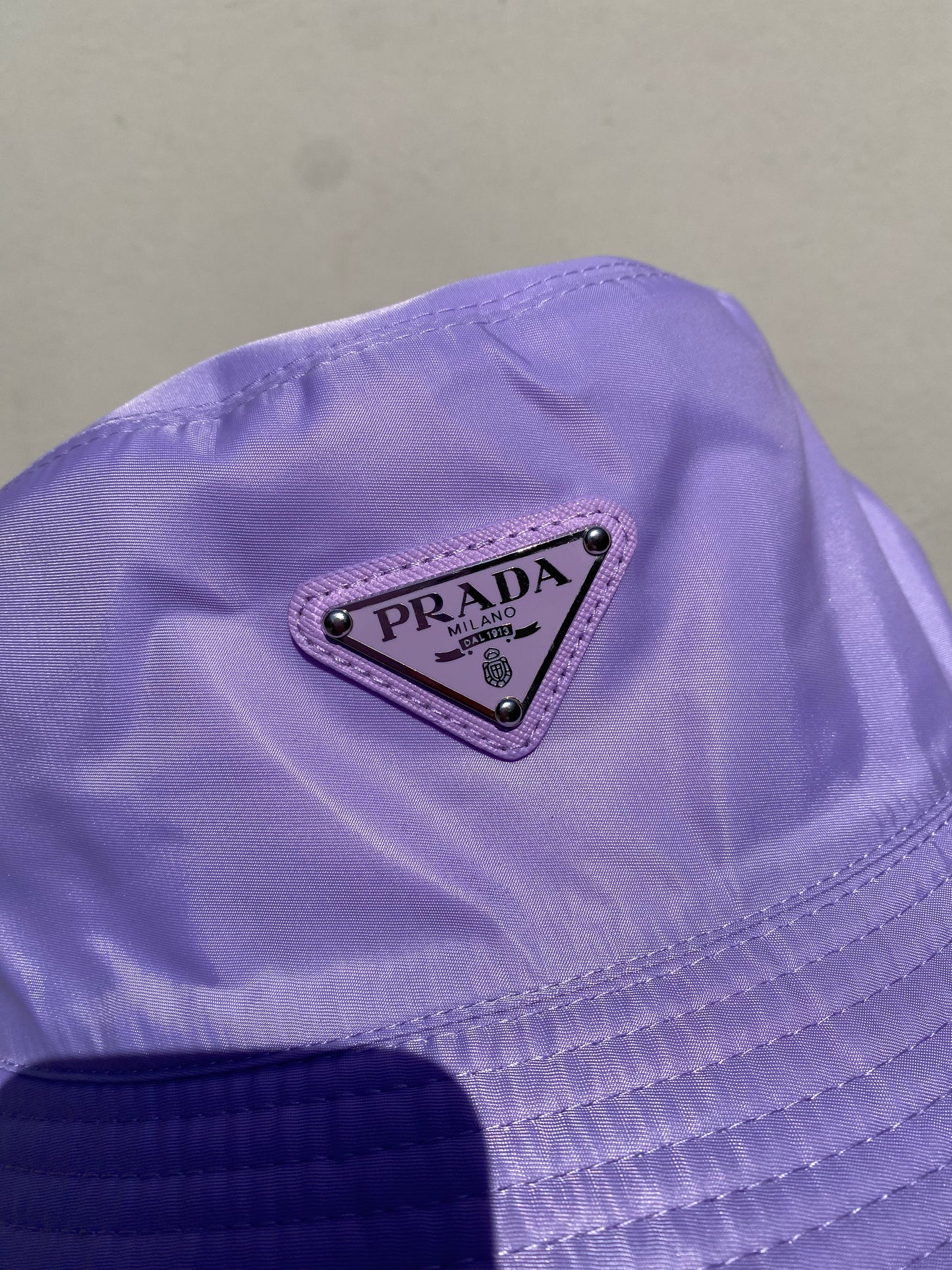 Bucket Hat Prada Morado