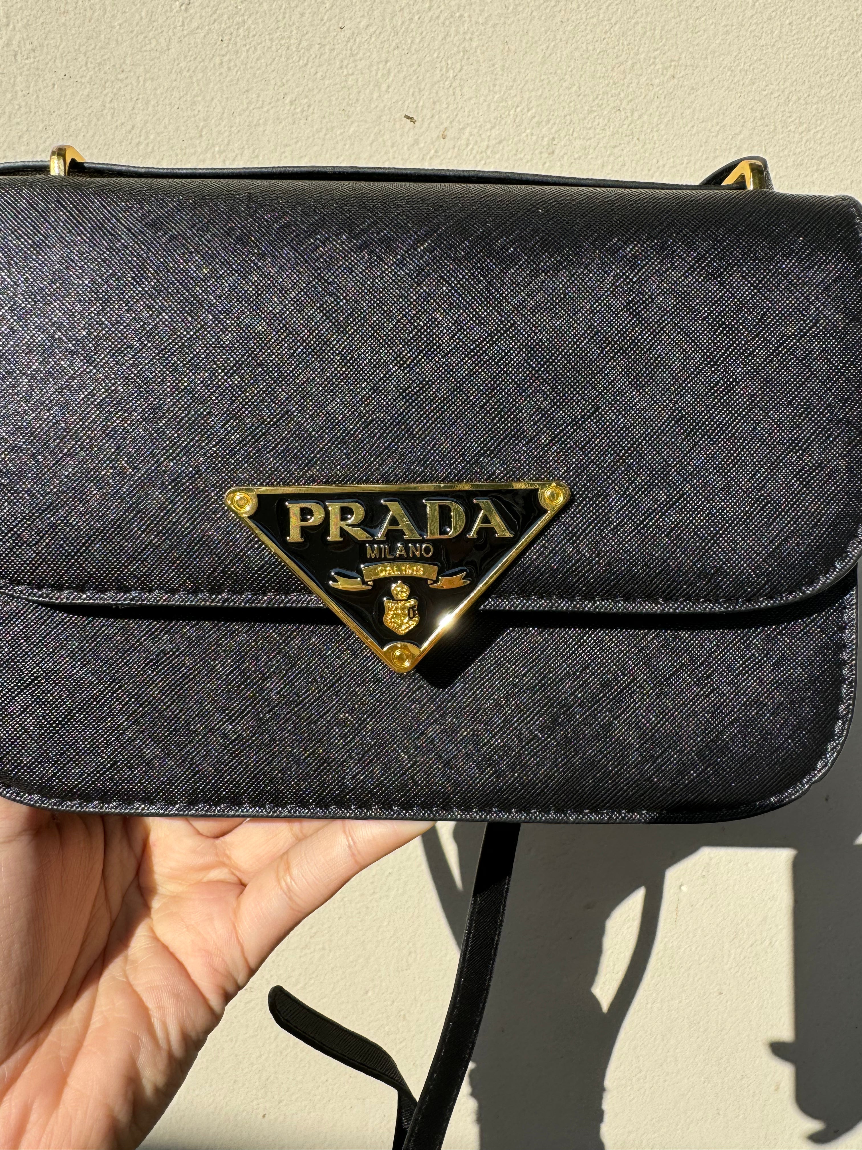 Cartera Prada Black & Gold