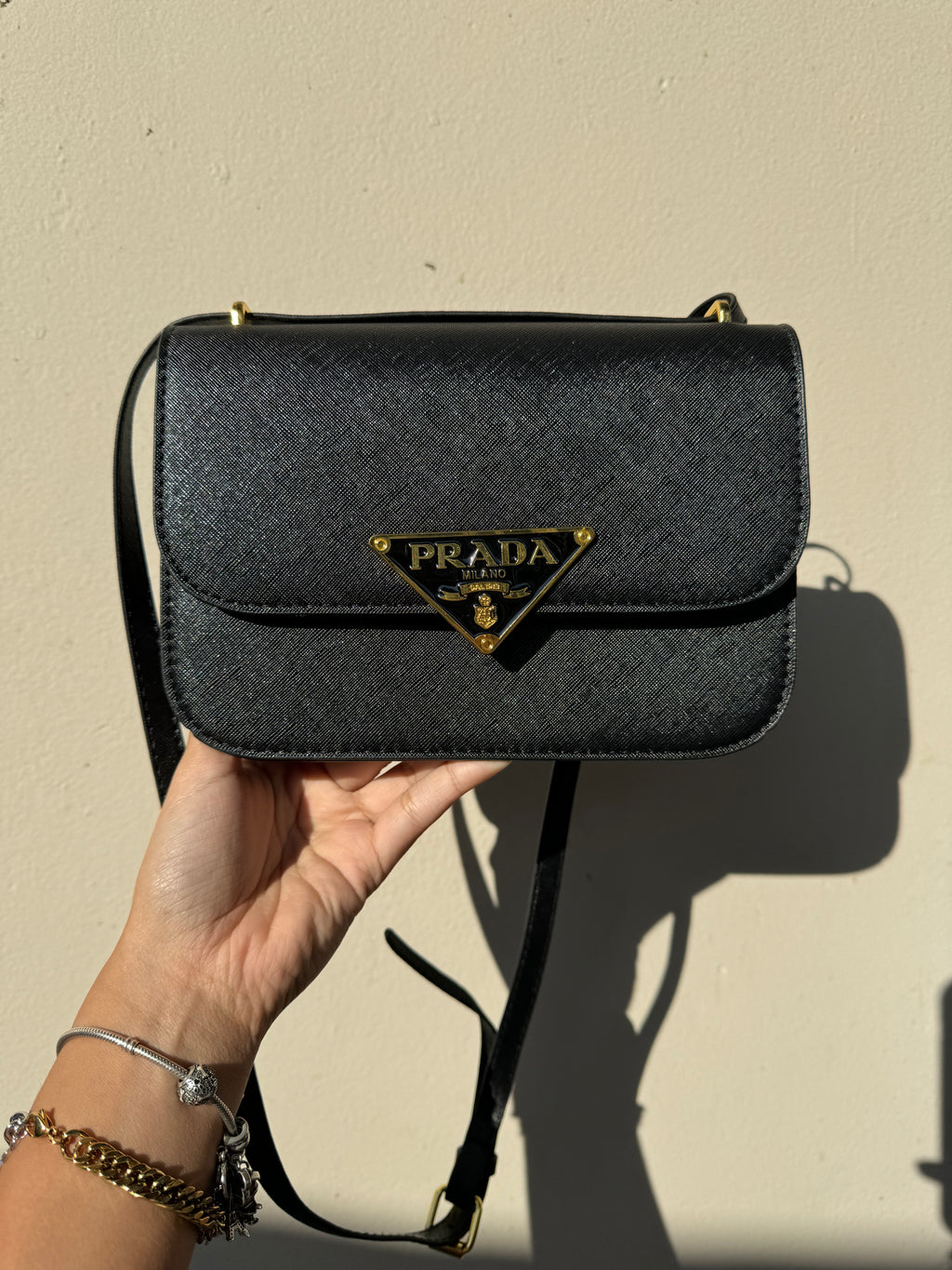 Cartera Prada Black & Gold