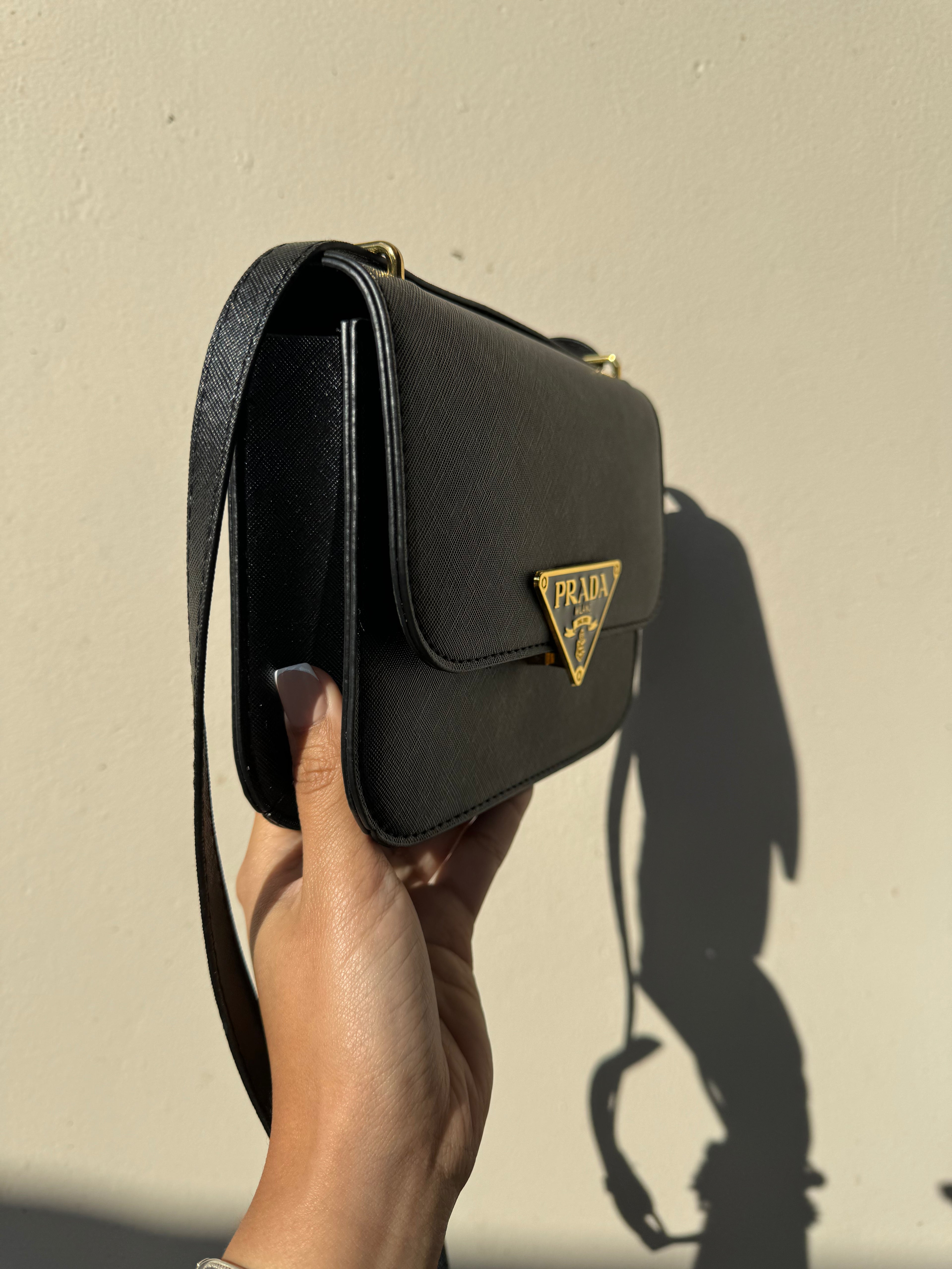 Cartera Prada Black & Gold