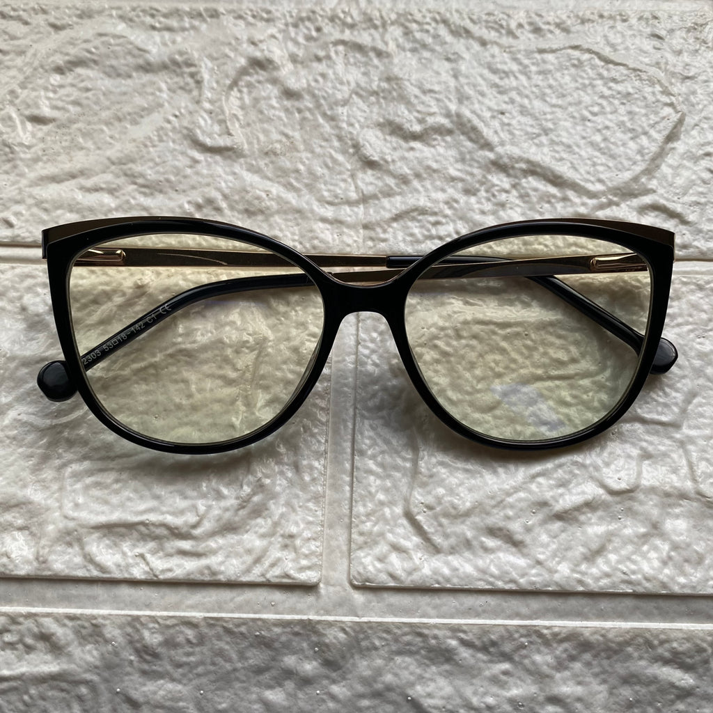 Lentes Cat Eye Negros con Detalles Gold Circulo en la Patilla