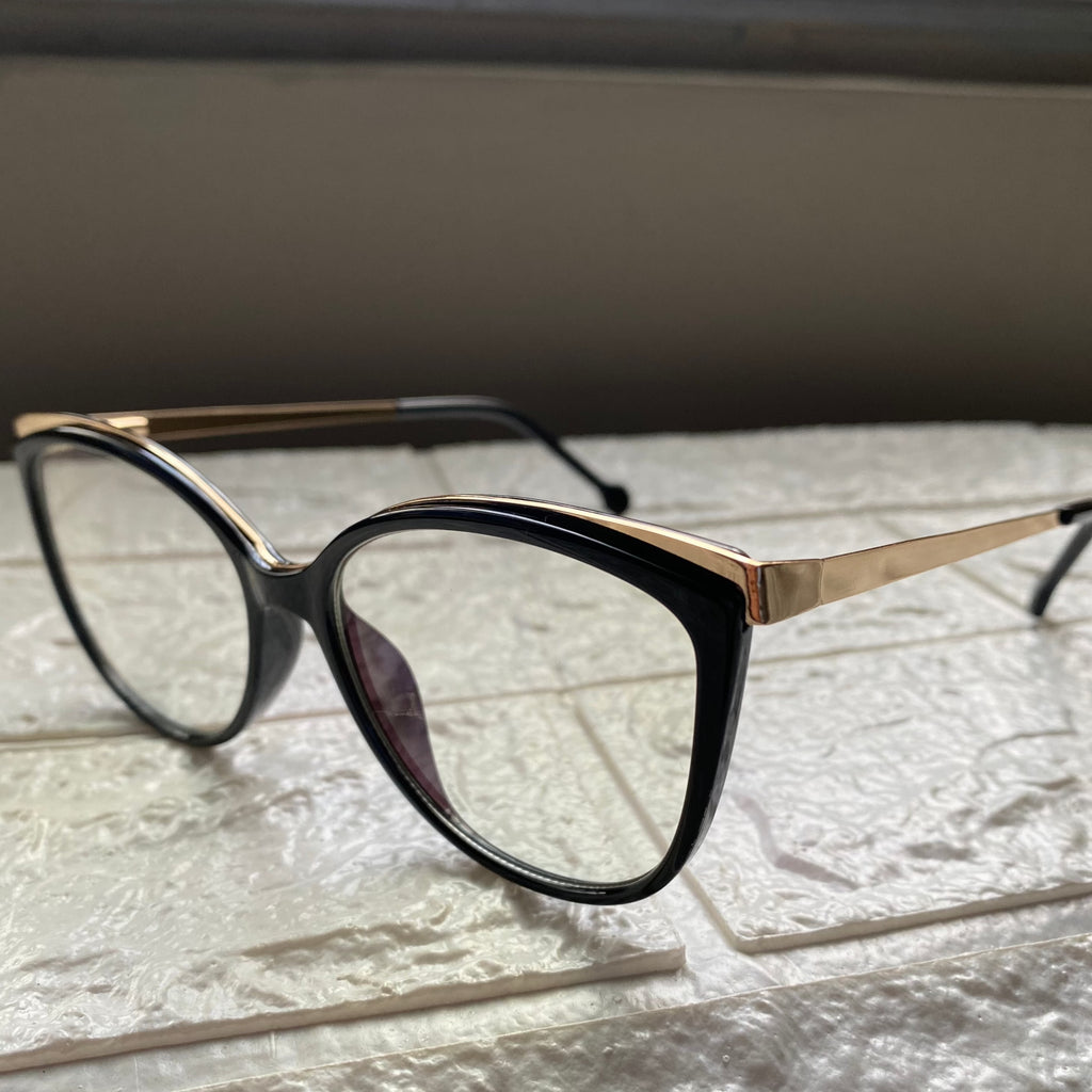 Lentes Cat Eye Negros con Detalles Gold Circulo en la Patilla